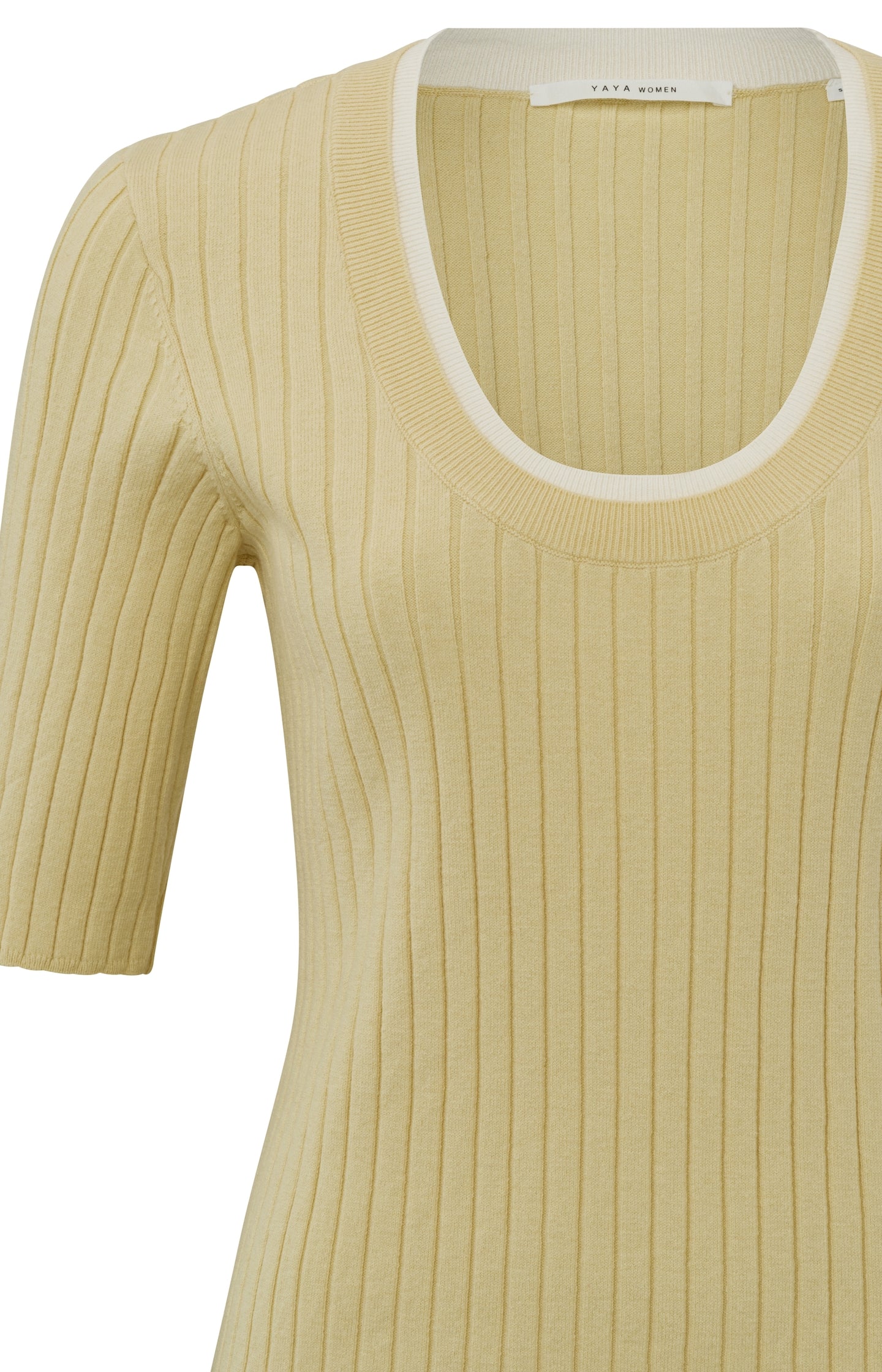 Ribbed sweater with round neck and half sleeves in slim fit