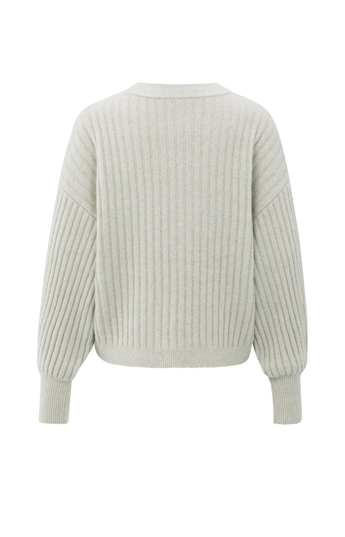 Ribbed sweater with round neck and long sleeves