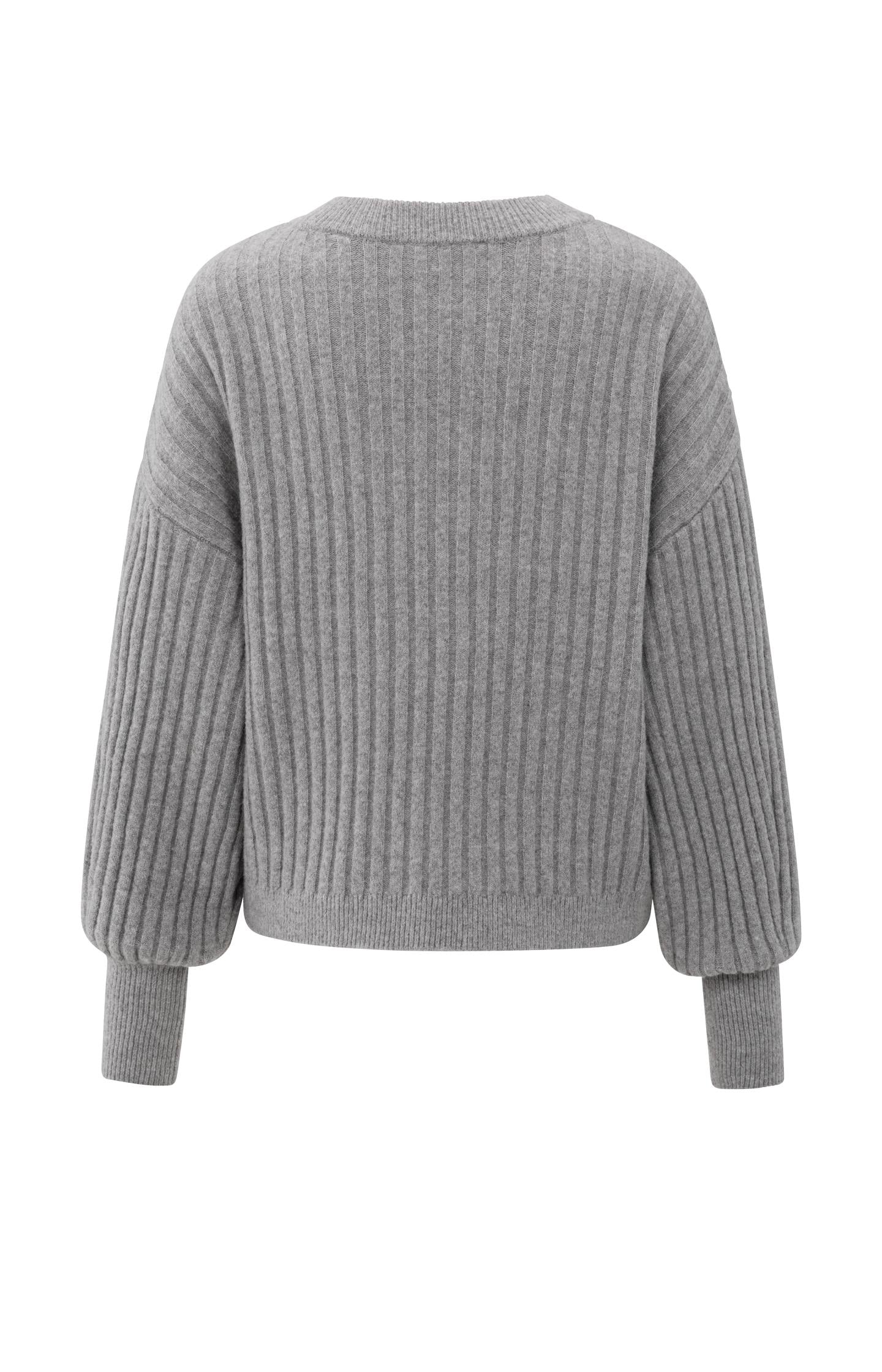 Ribbed sweater with round neck and long sleeves