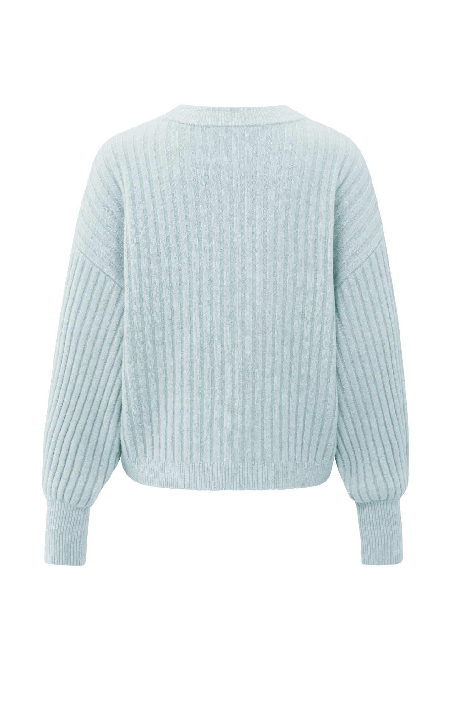 Ribbed sweater with round neck and long sleeves