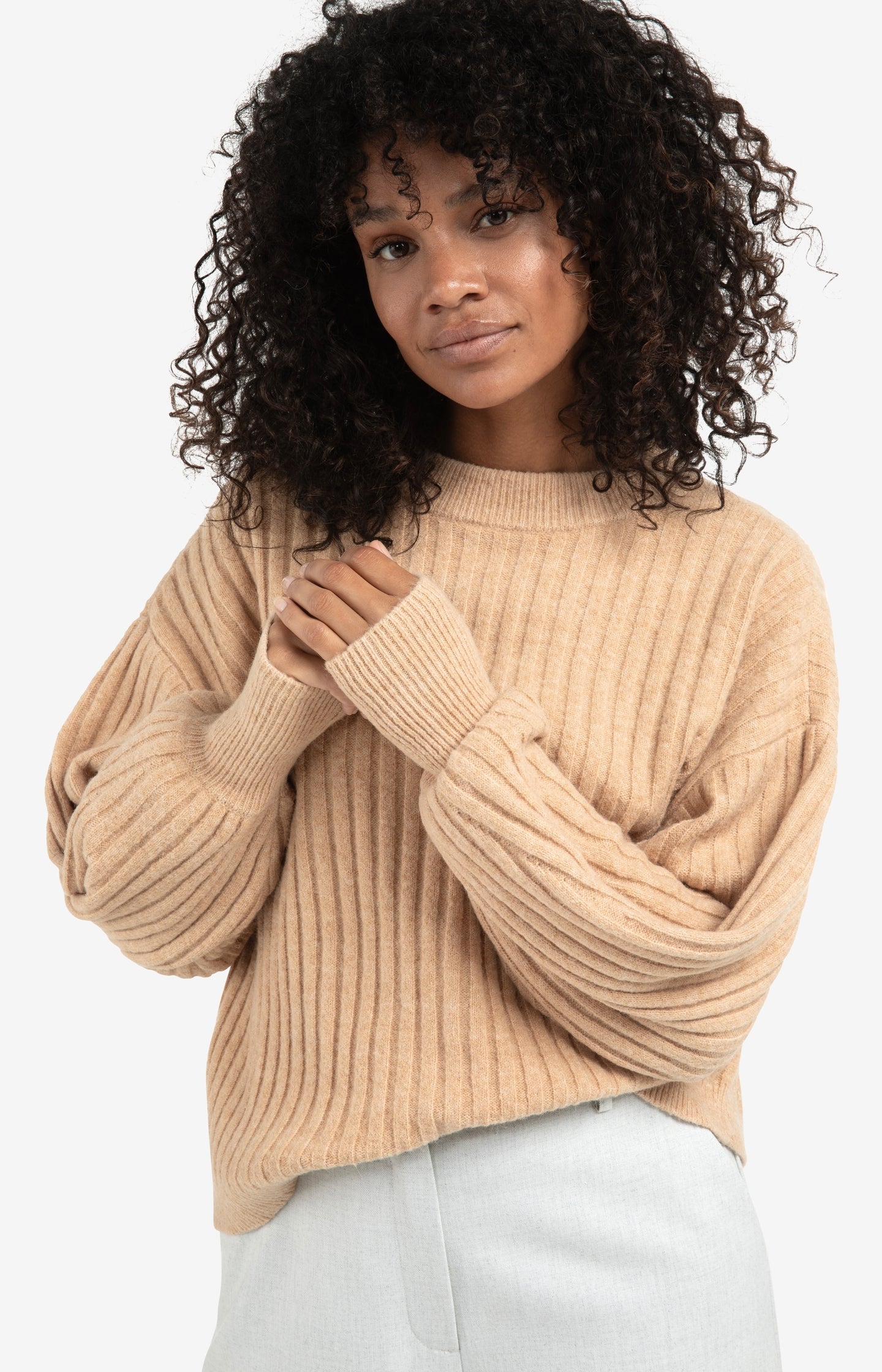 Ribbed sweater with round neck and long sleeves