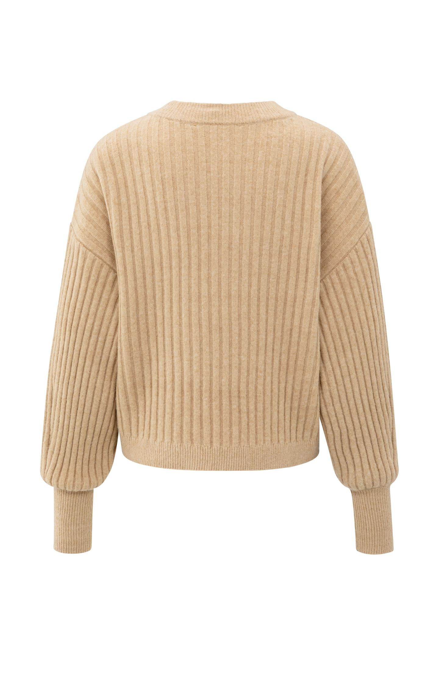 Ribbed sweater with round neck and long sleeves