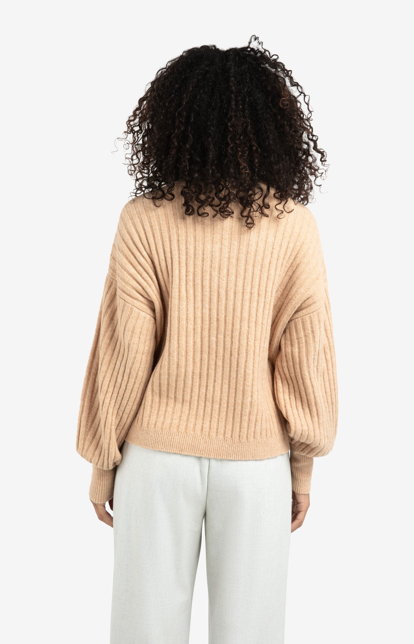 Ribbed sweater with round neck and long sleeves