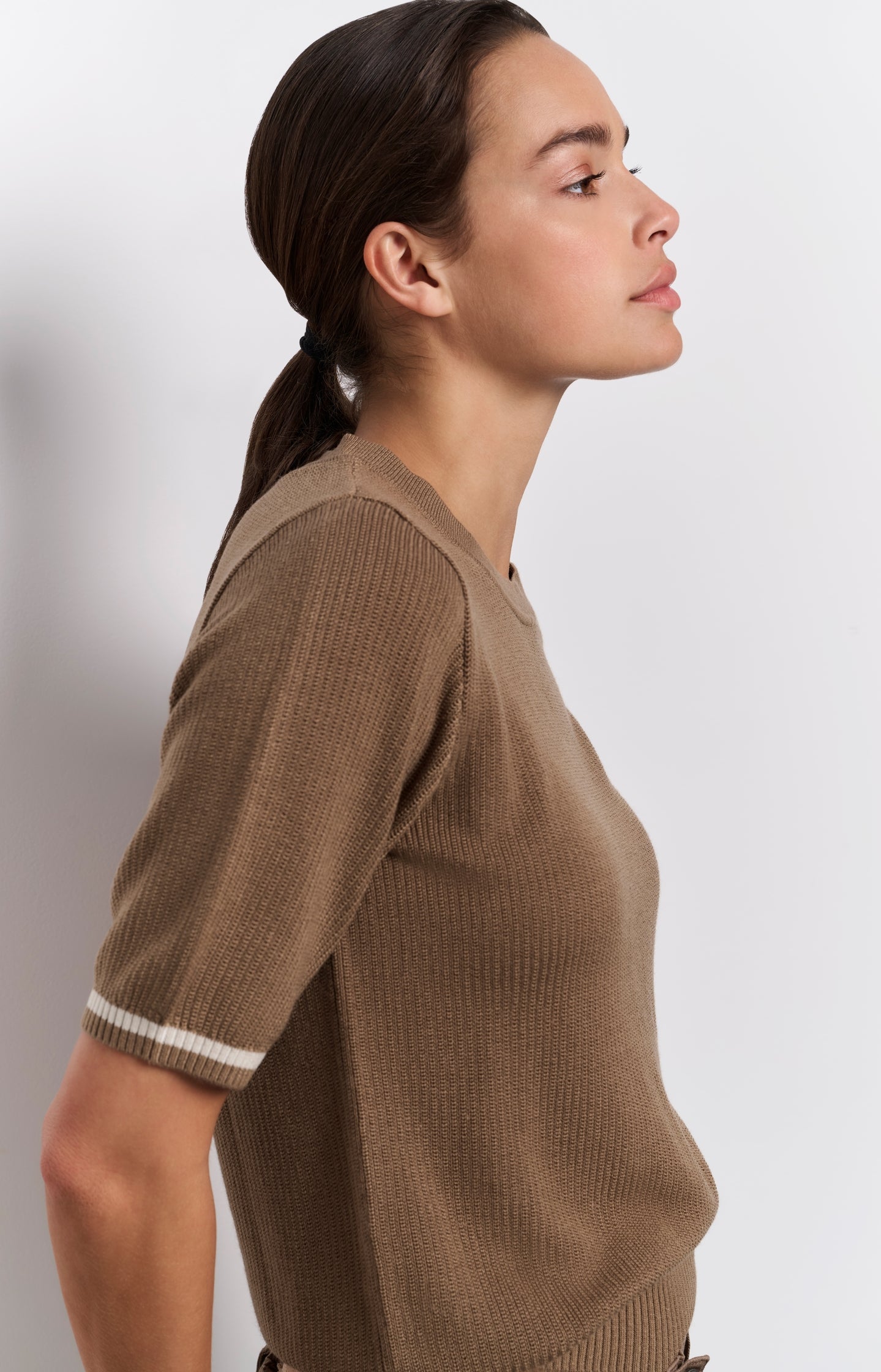 Ribbed sweater with round neck and short sleeves - Type: lookbook