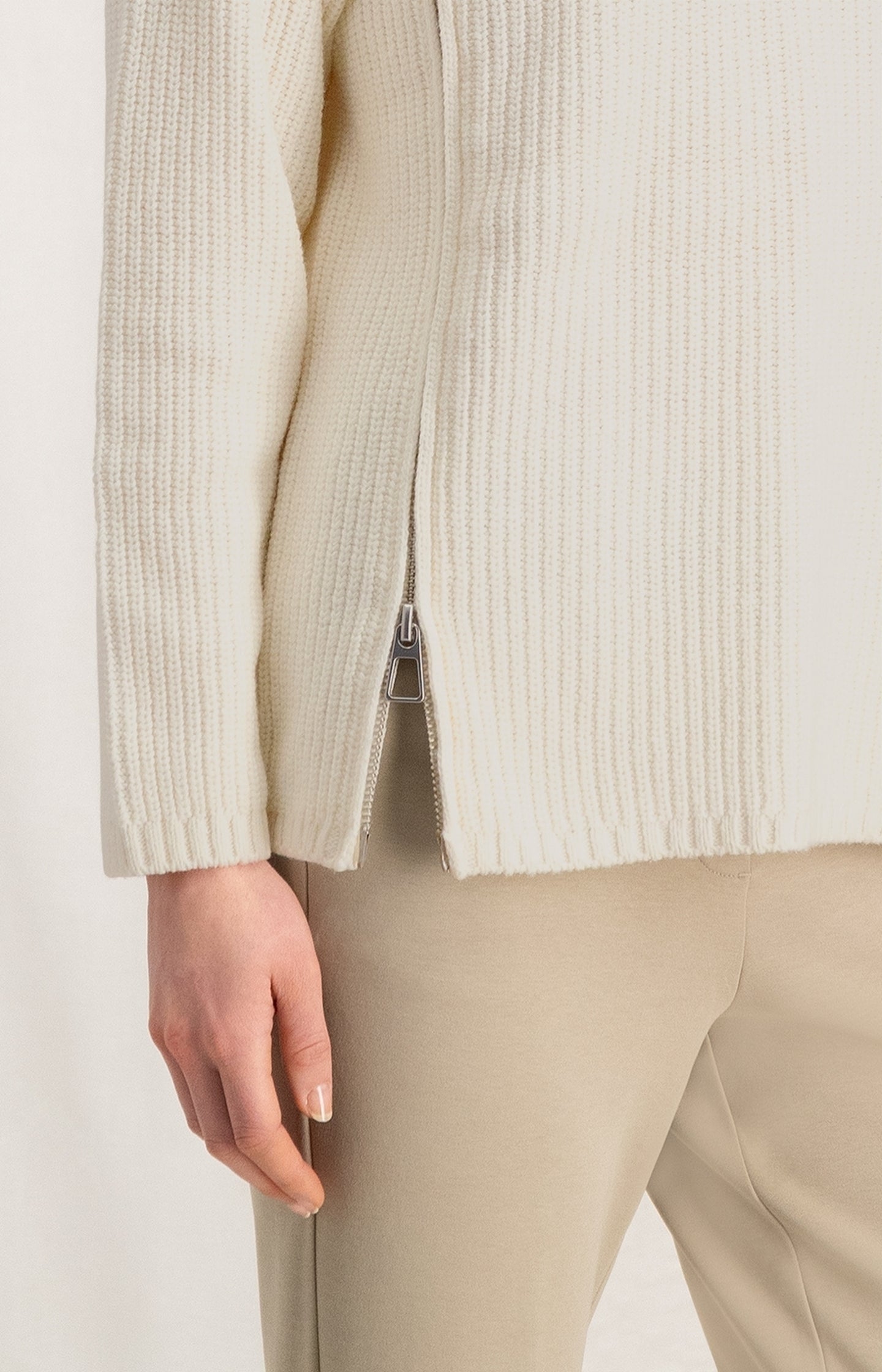 Ribbed sweater with turtleneck, long sleeves and zip