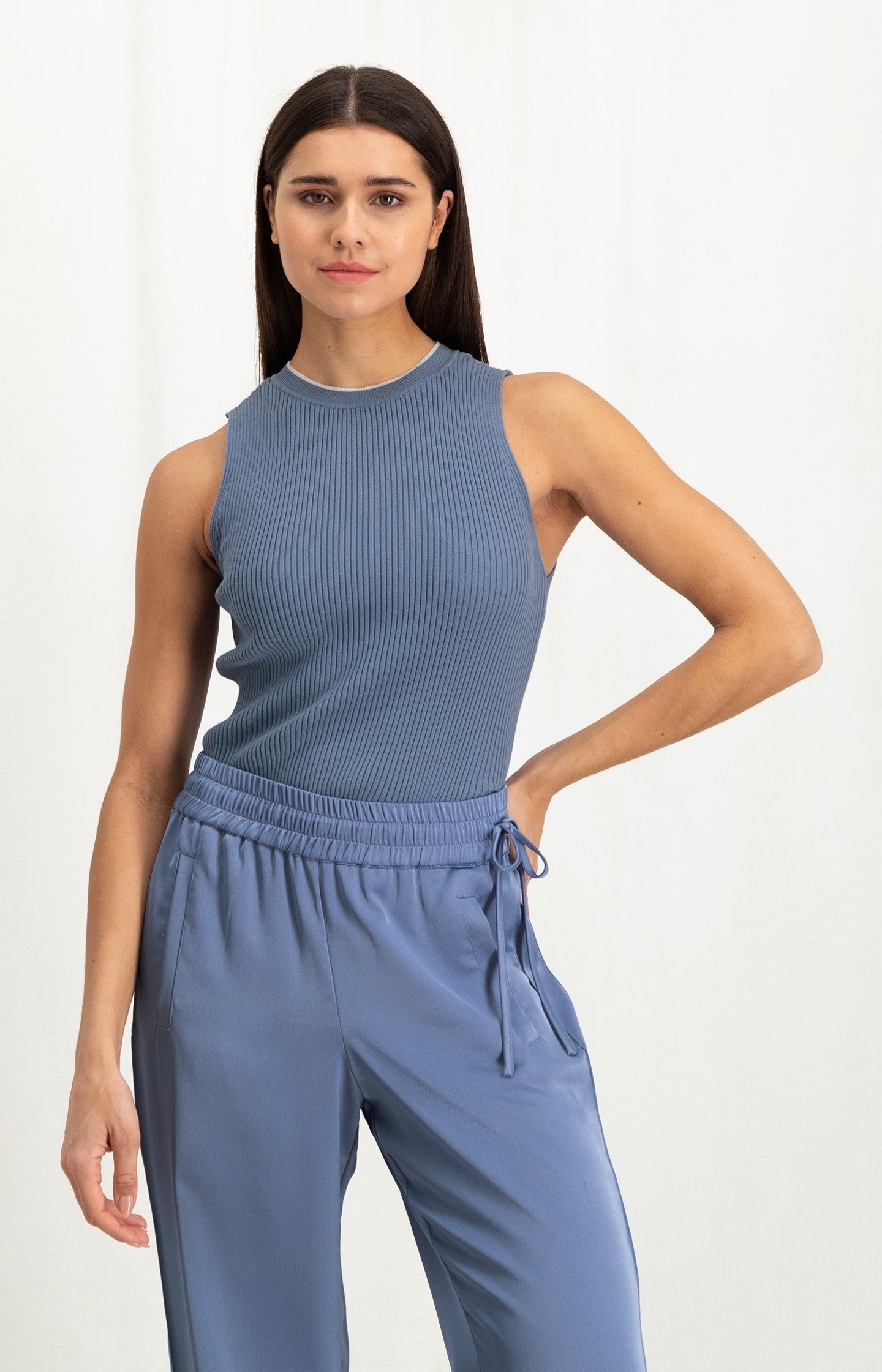 Ribbed tank top with round neck and stripe in regular fit - Type: lookbook