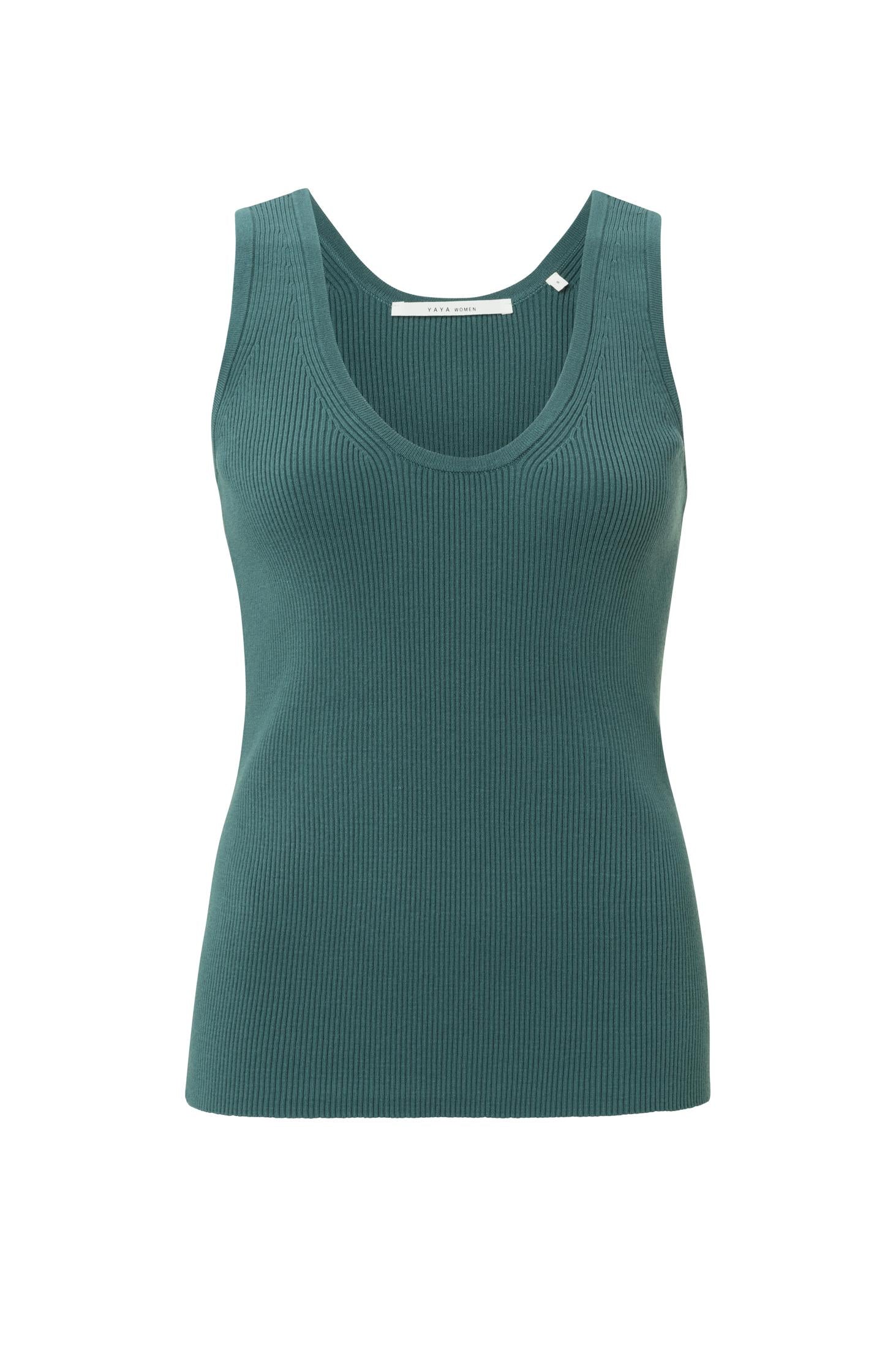 Ribbed tank top with round neckline in regular fit - Type: product