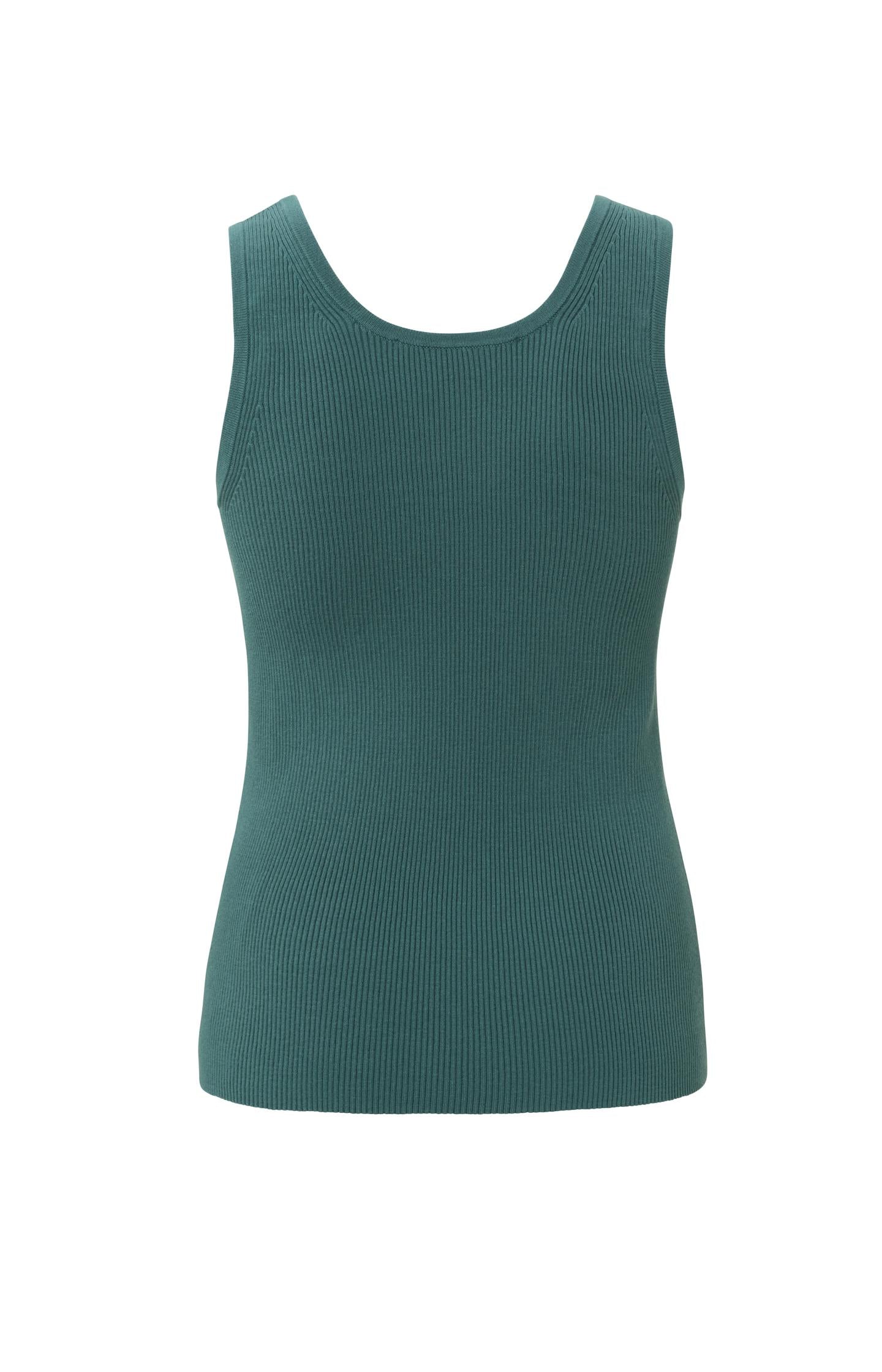 Ribbed tank top with round neckline in regular fit