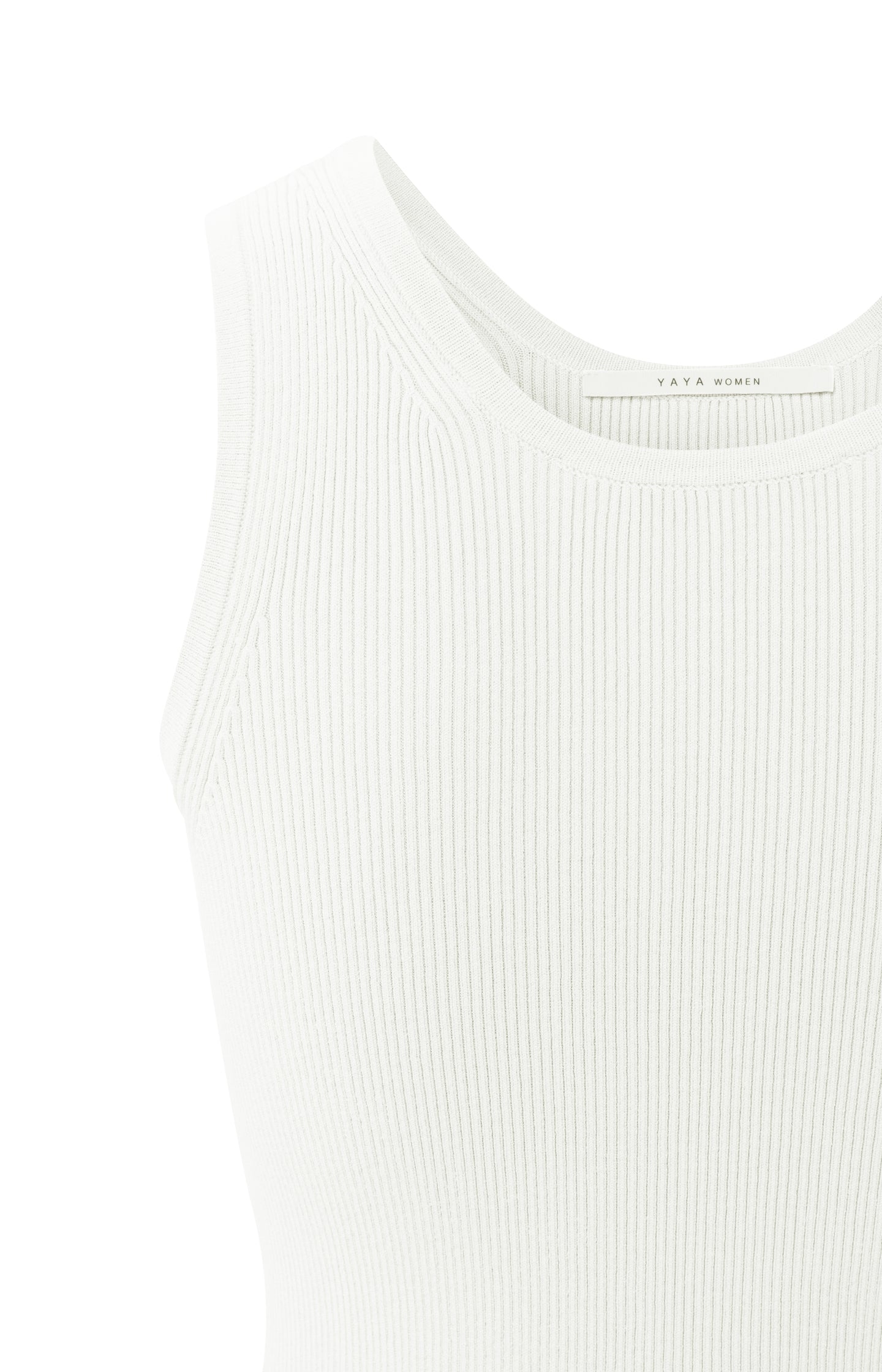 Ribbed tank top with round neckline in regular fit