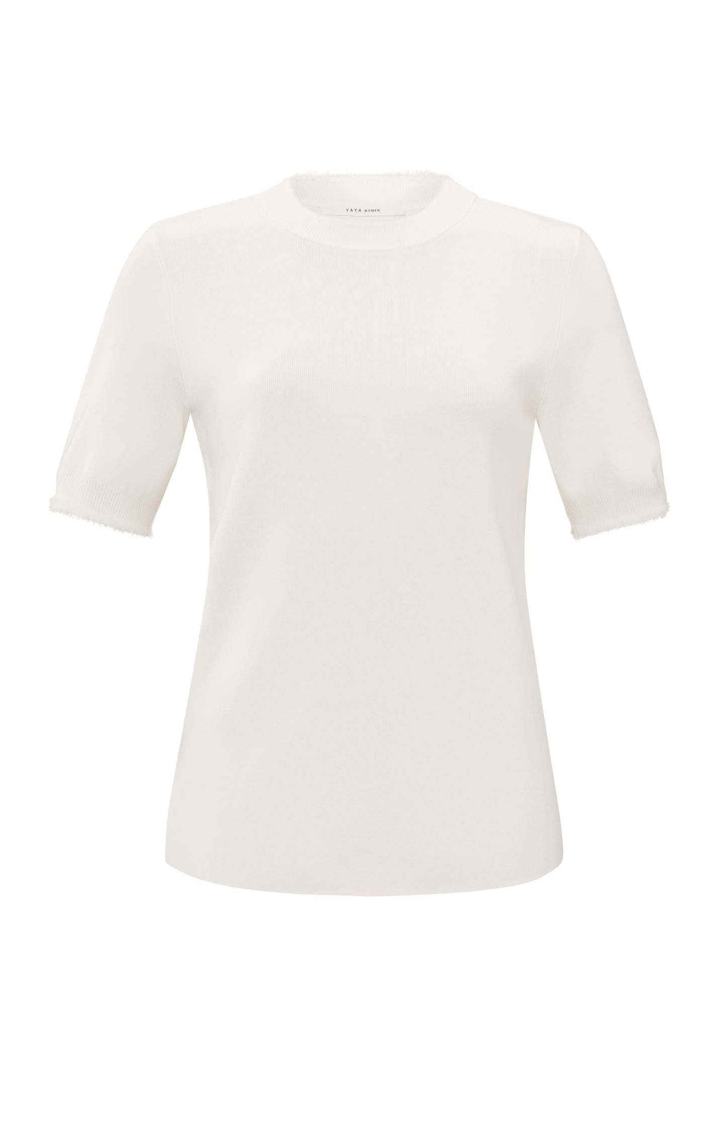 Ribbed top with short sleeves and fluffy details - Type: product