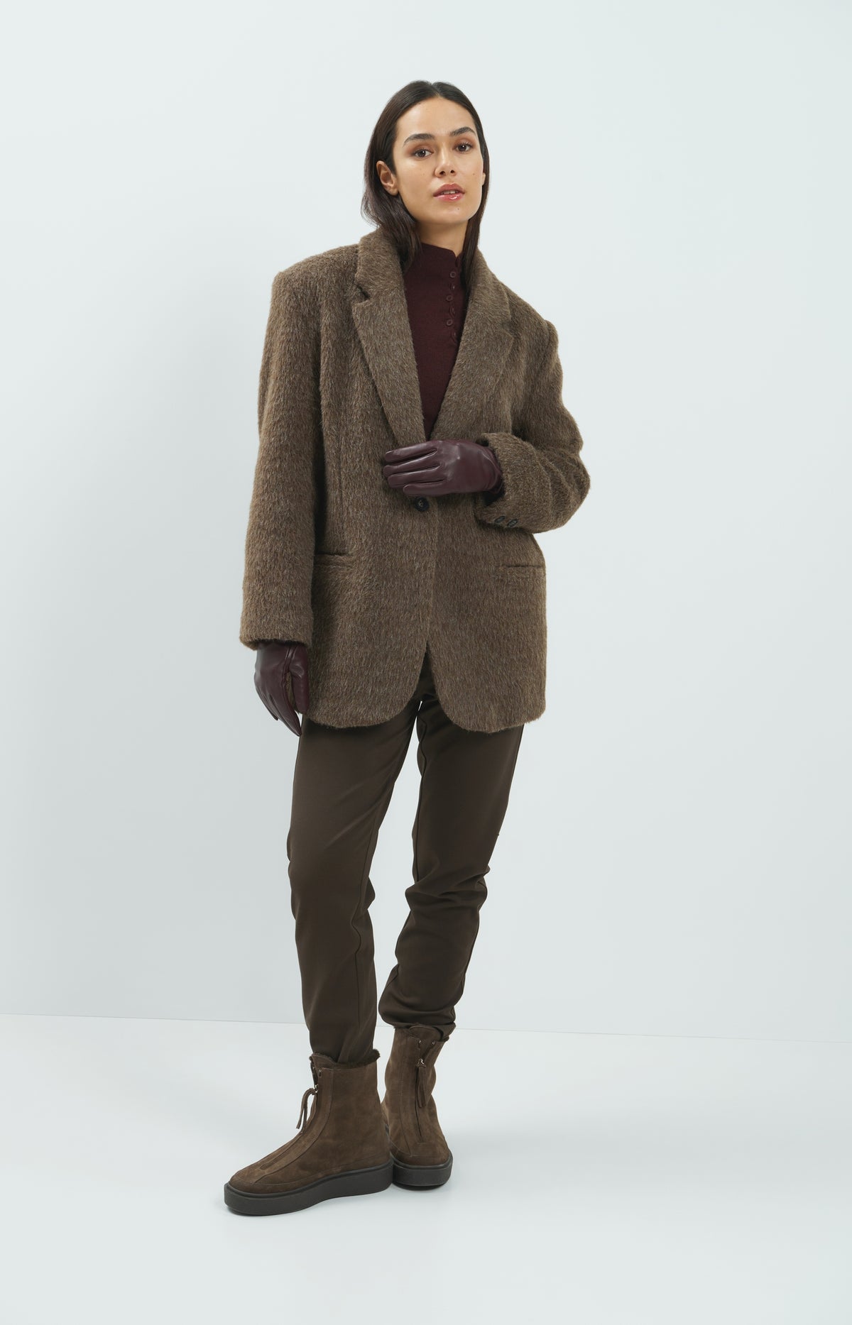 Ribbed turtleneck sweater with button detail - Bitter Chocolate Red