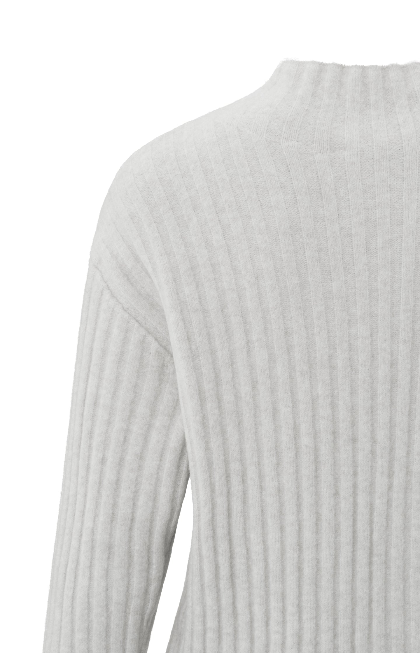 Ribbed turtleneck sweater with long sleeves in loose fit