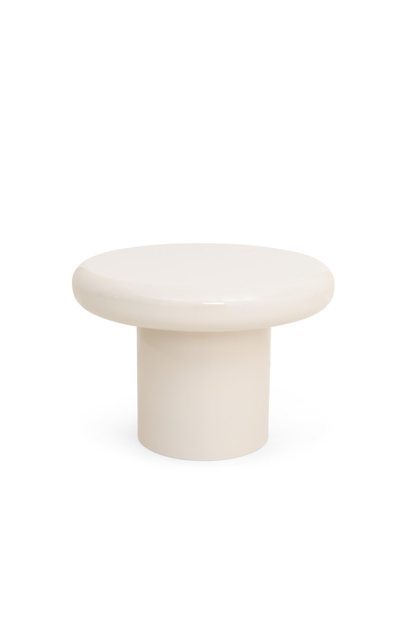 Round coffee table with glossy finish - Type: product