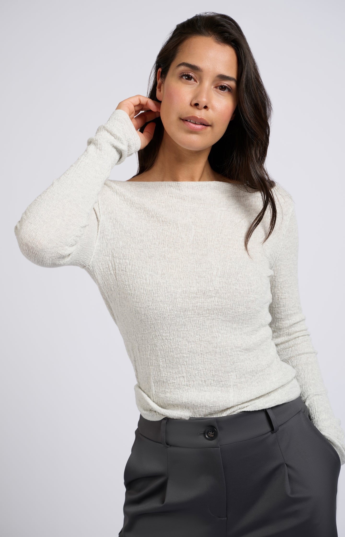 Round neck sweater with long sleeves