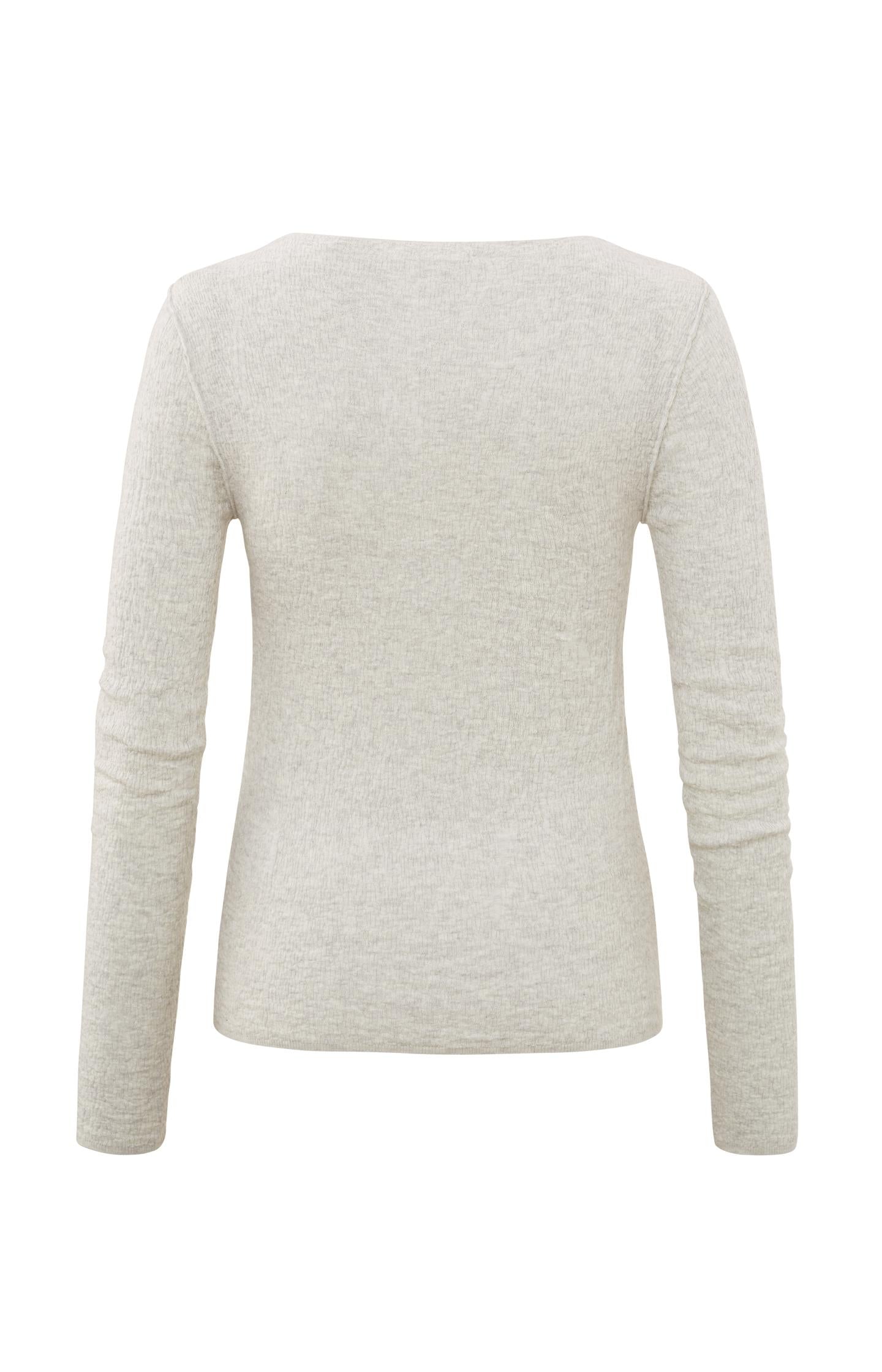 Round neck sweater with long sleeves