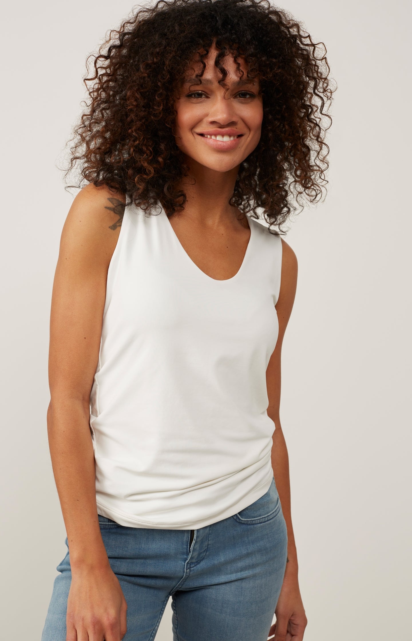 Round V-neck singlet - Off White - Type: lookbook