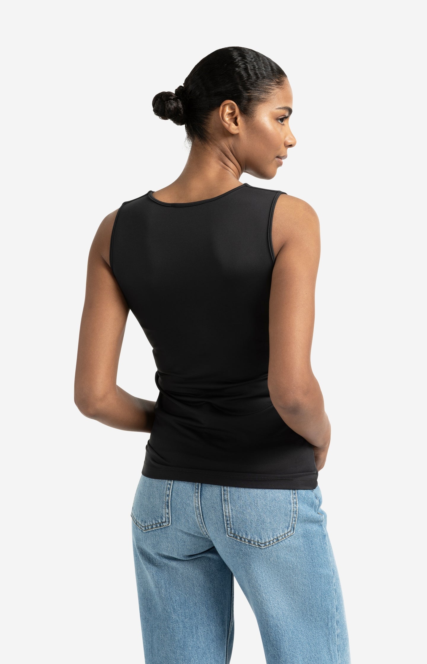 Basic singlet with round V-neck and wide shoulder straps