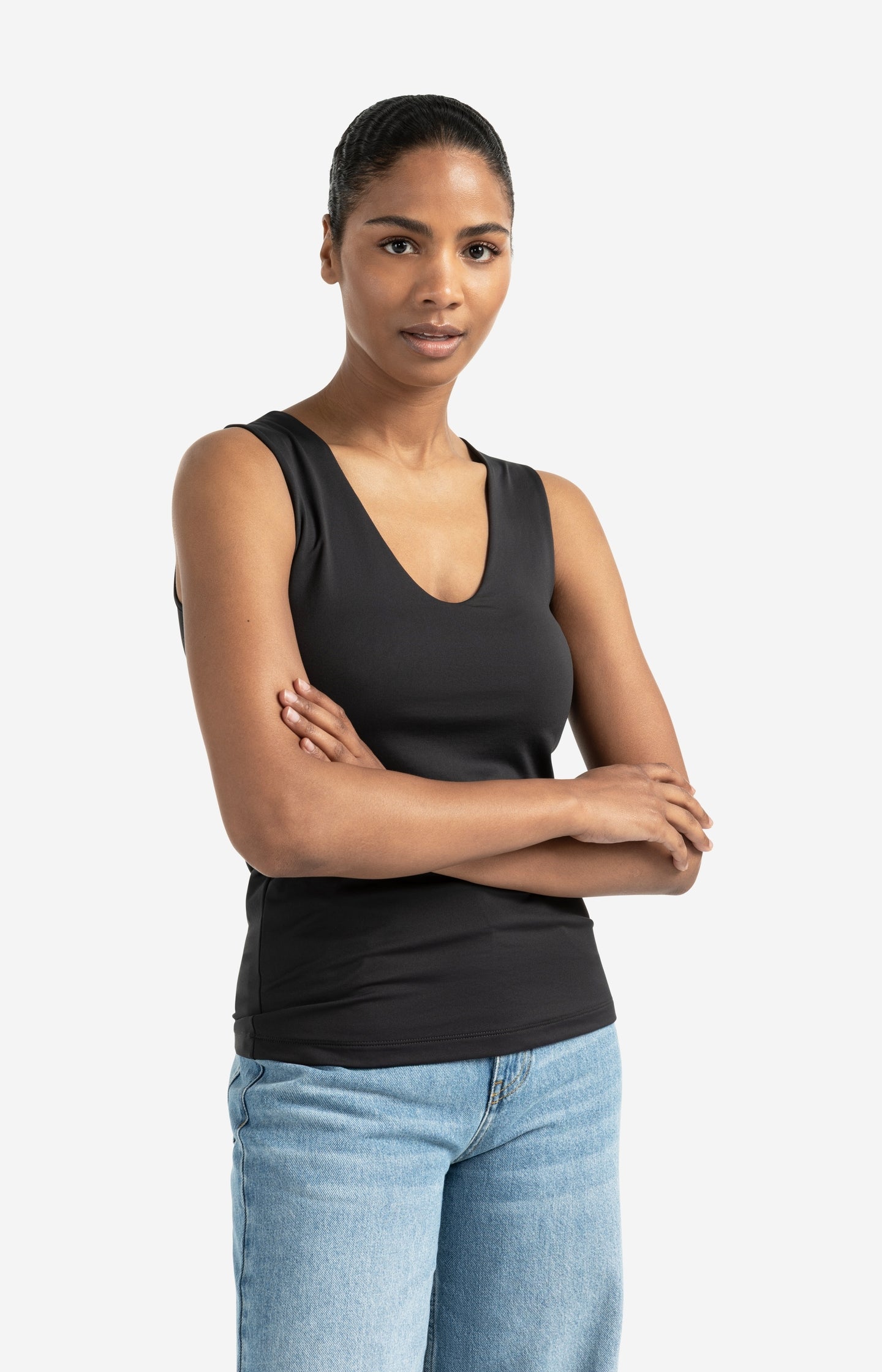 Basic singlet with round V-neck and wide shoulder straps