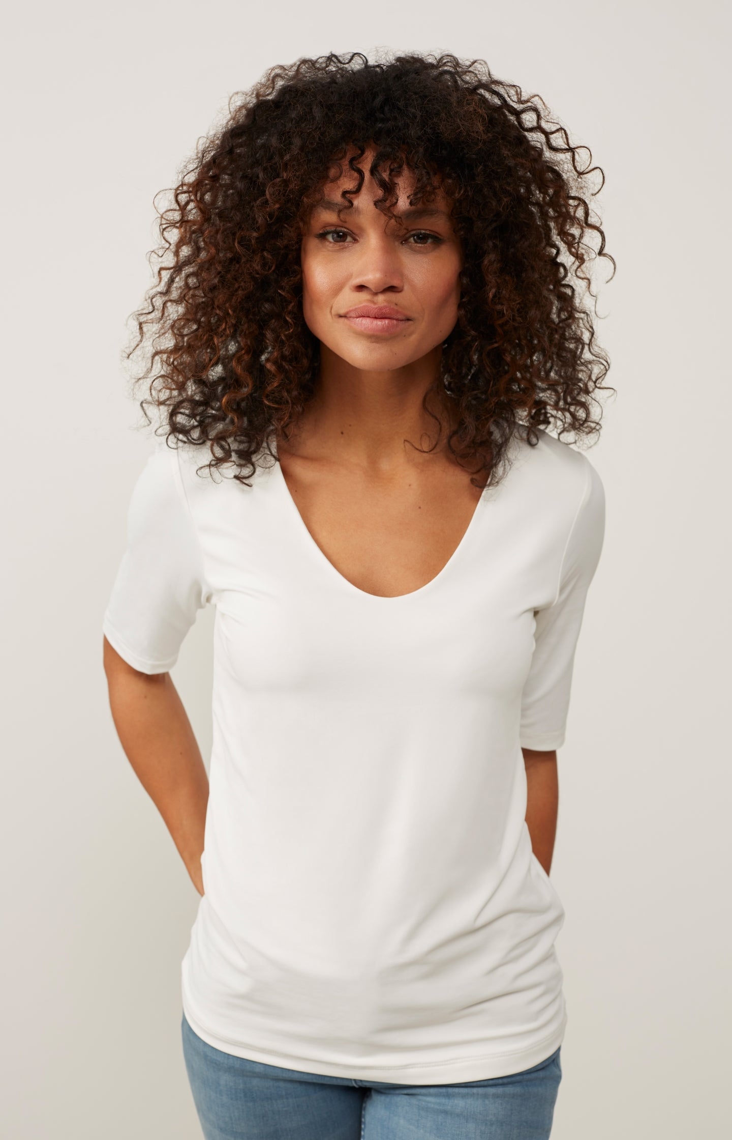 Round V-neck top with half sleeves - Off White