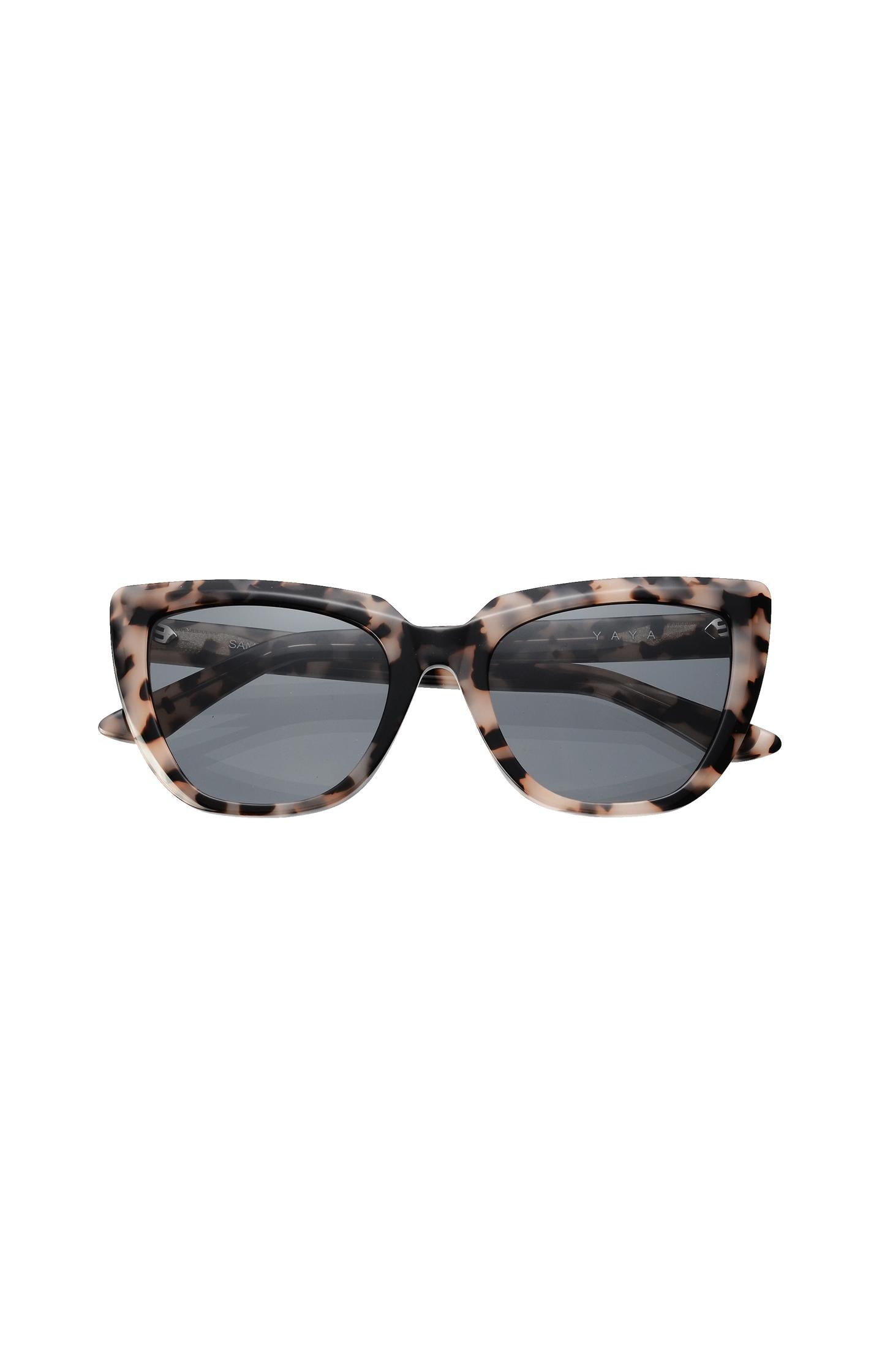 Sammy-Joe sunglasses cat eye shaped in multi color - Type: product