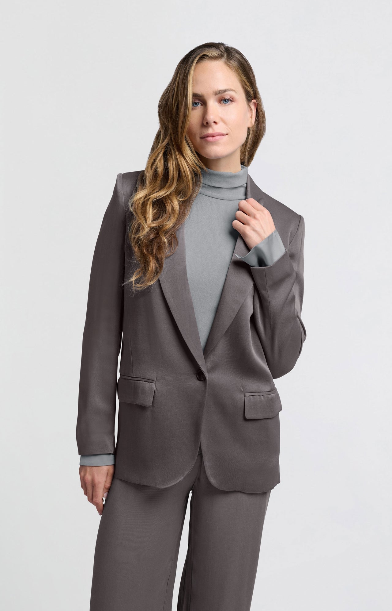 Satin blazer with long sleeves and classic collar