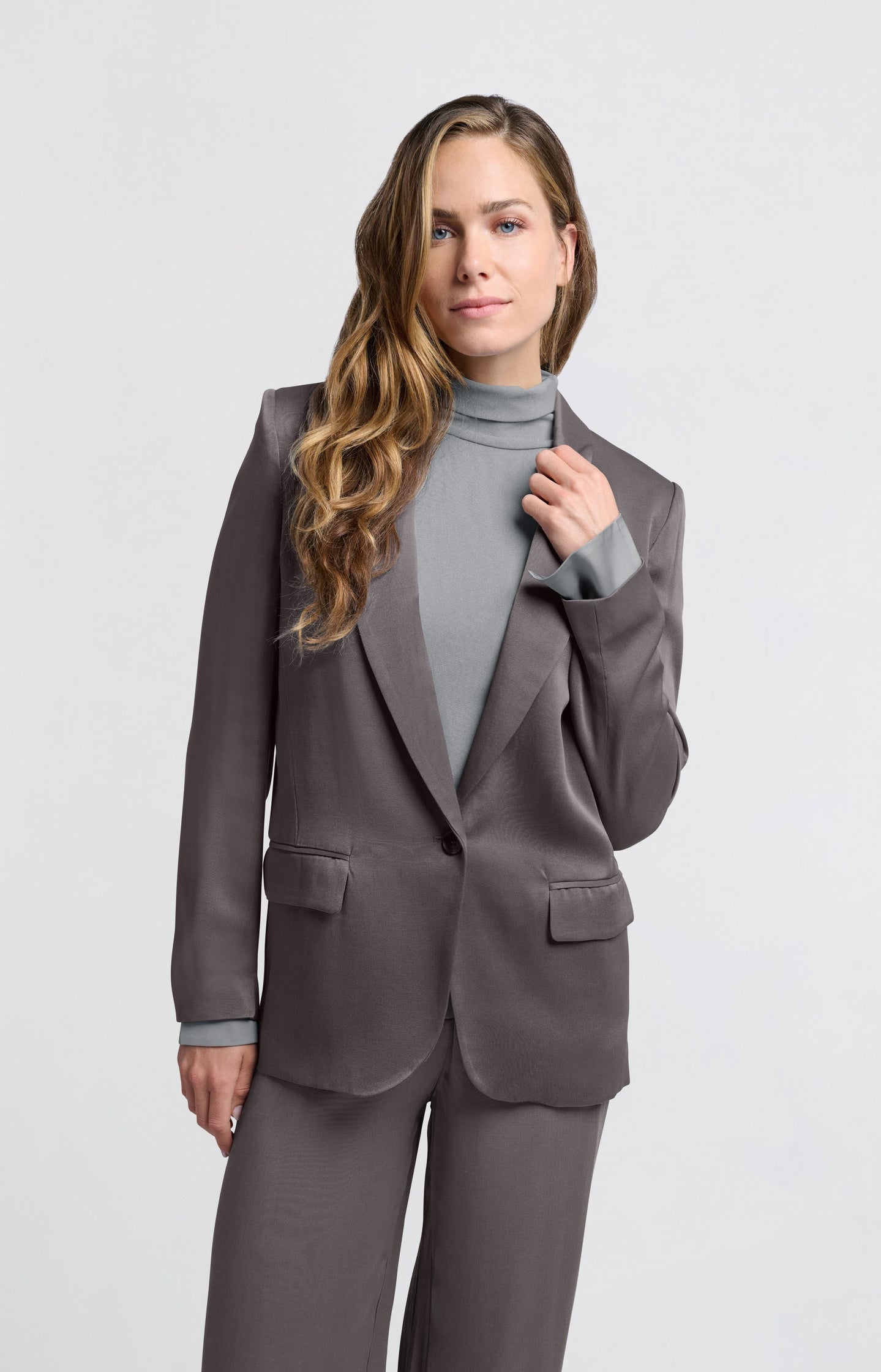 Satin blazer with long sleeves and classic collar