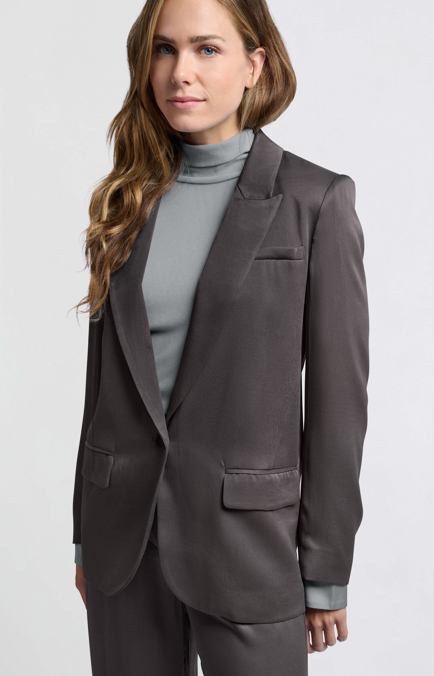 Satin blazer with long sleeves and classic collar