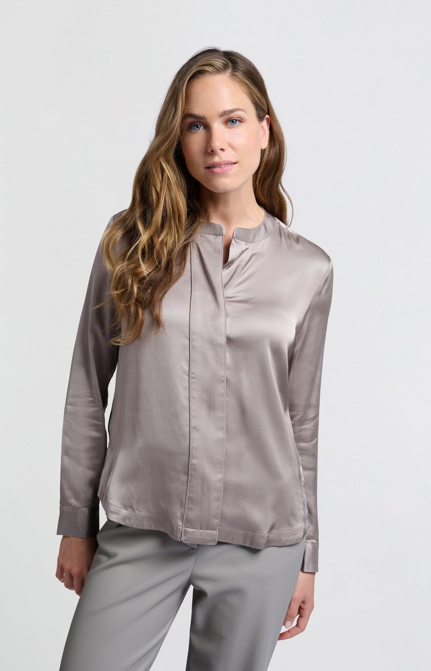 Satin blouse with long sleeves, round neck and buttons - Type: lookbook