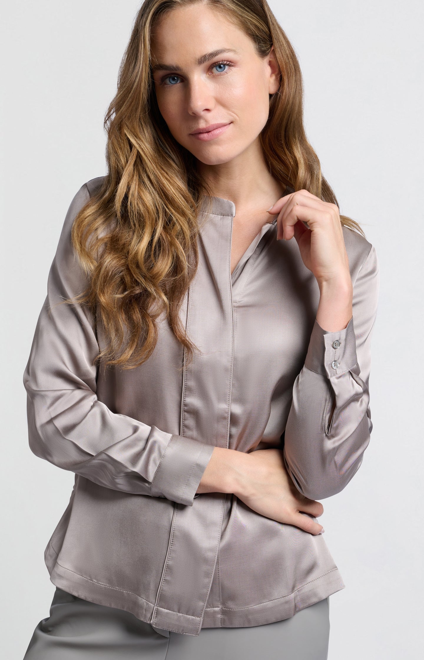 Satin blouse with long sleeves, round neck and buttons