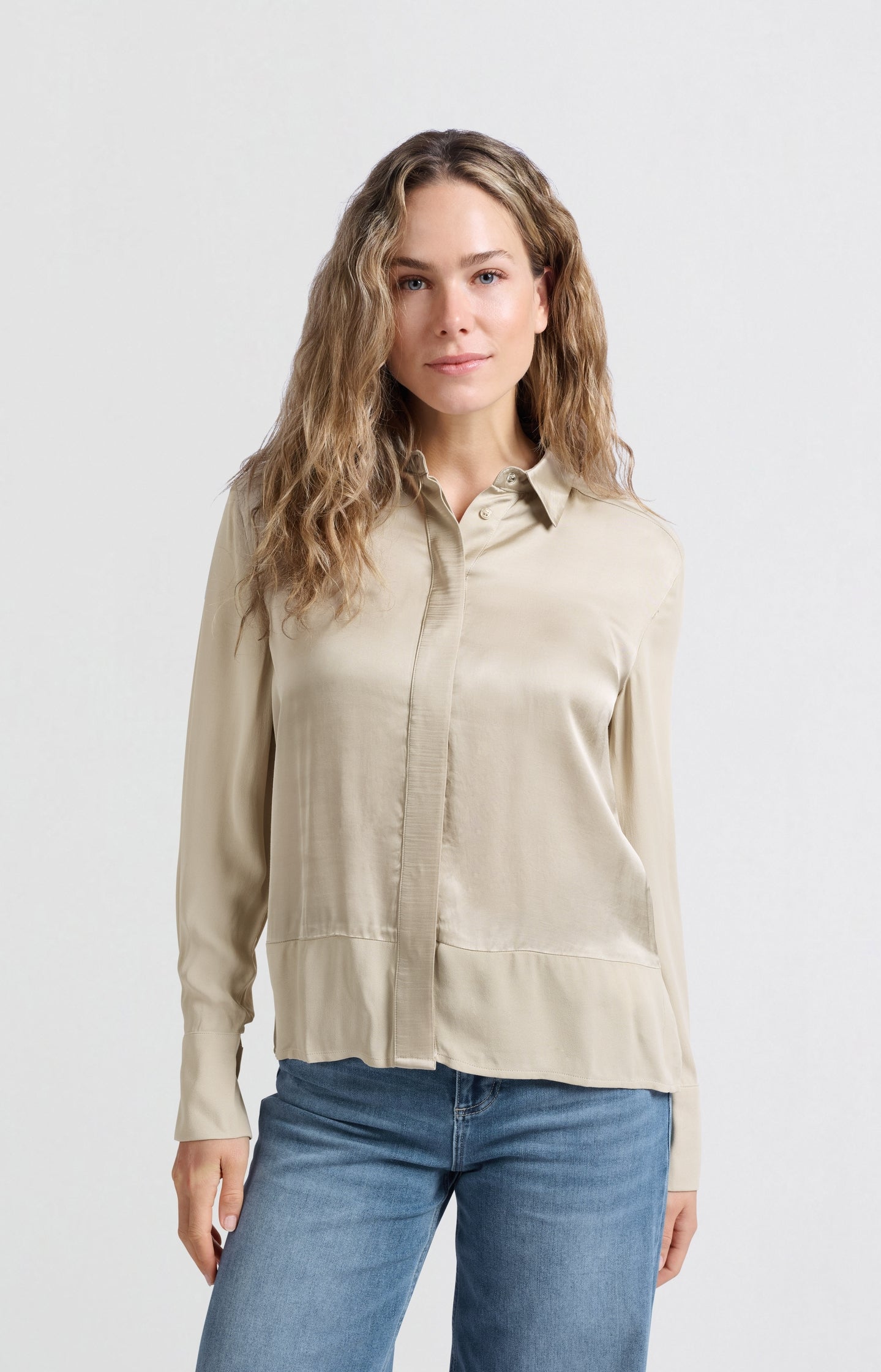 Satin blouse with mixed textures - Type: lookbook