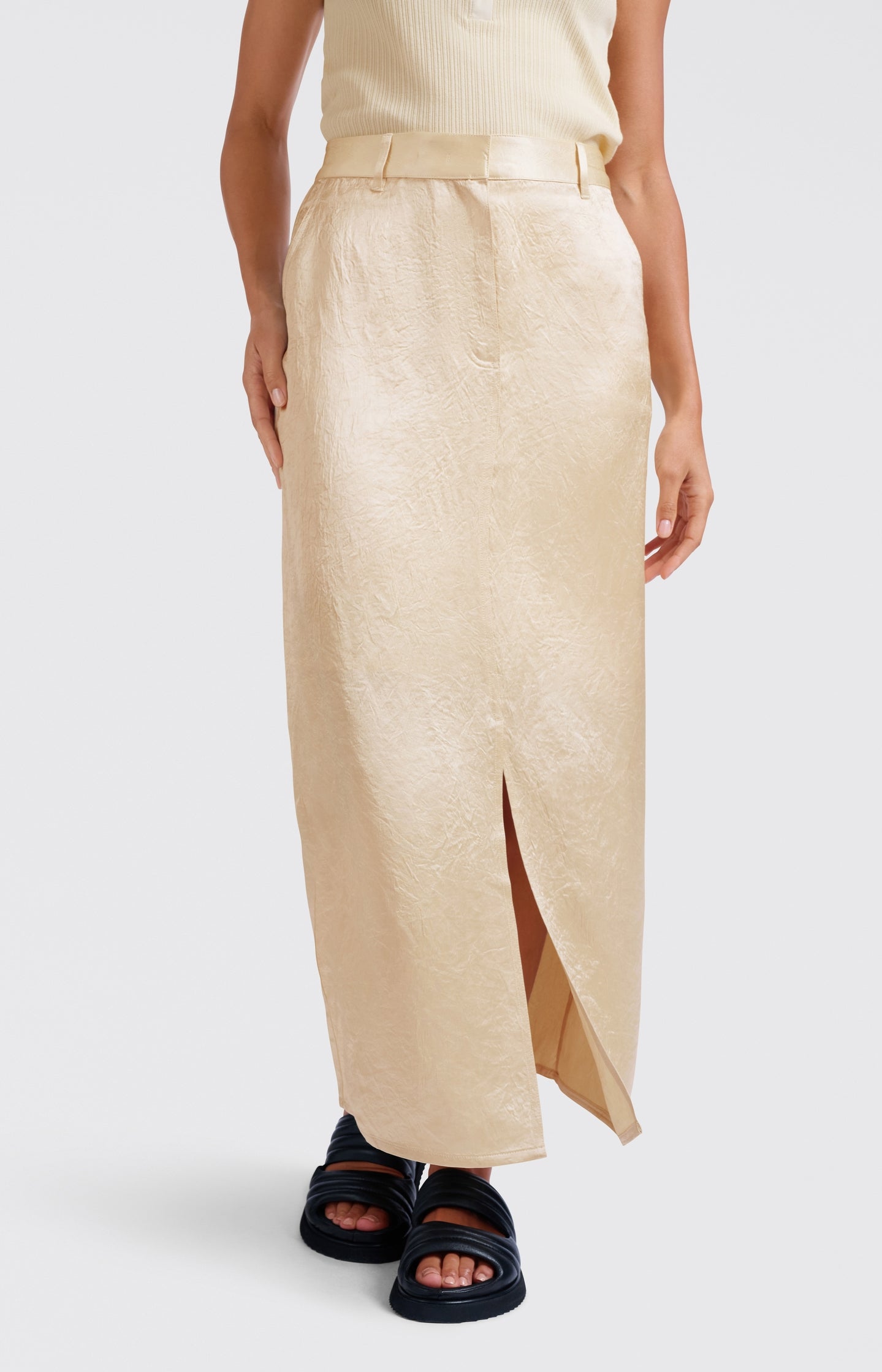 Satin midi skirt with slit and regular fit
