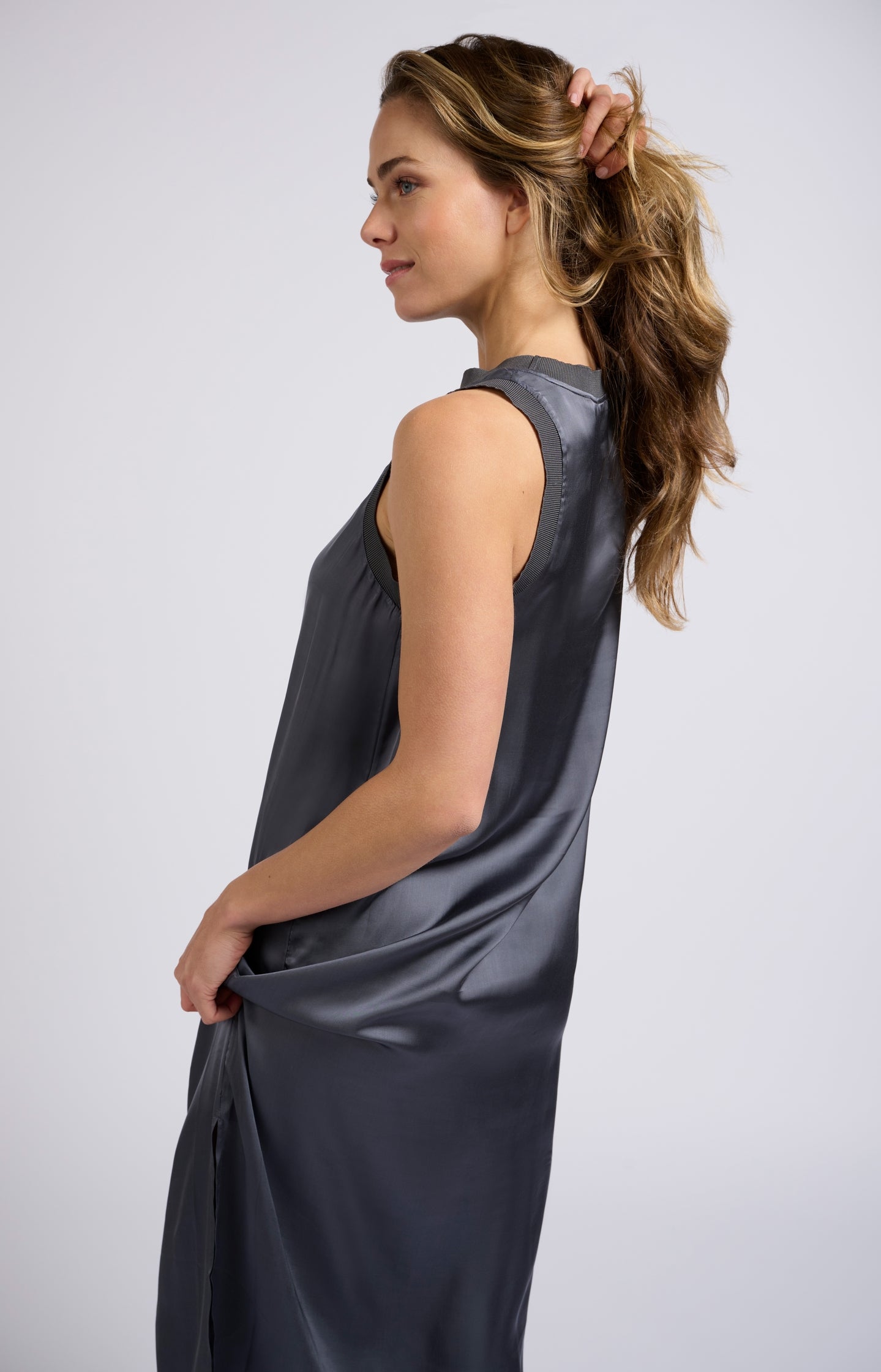 Satin sleeveless dress with ribbed detail