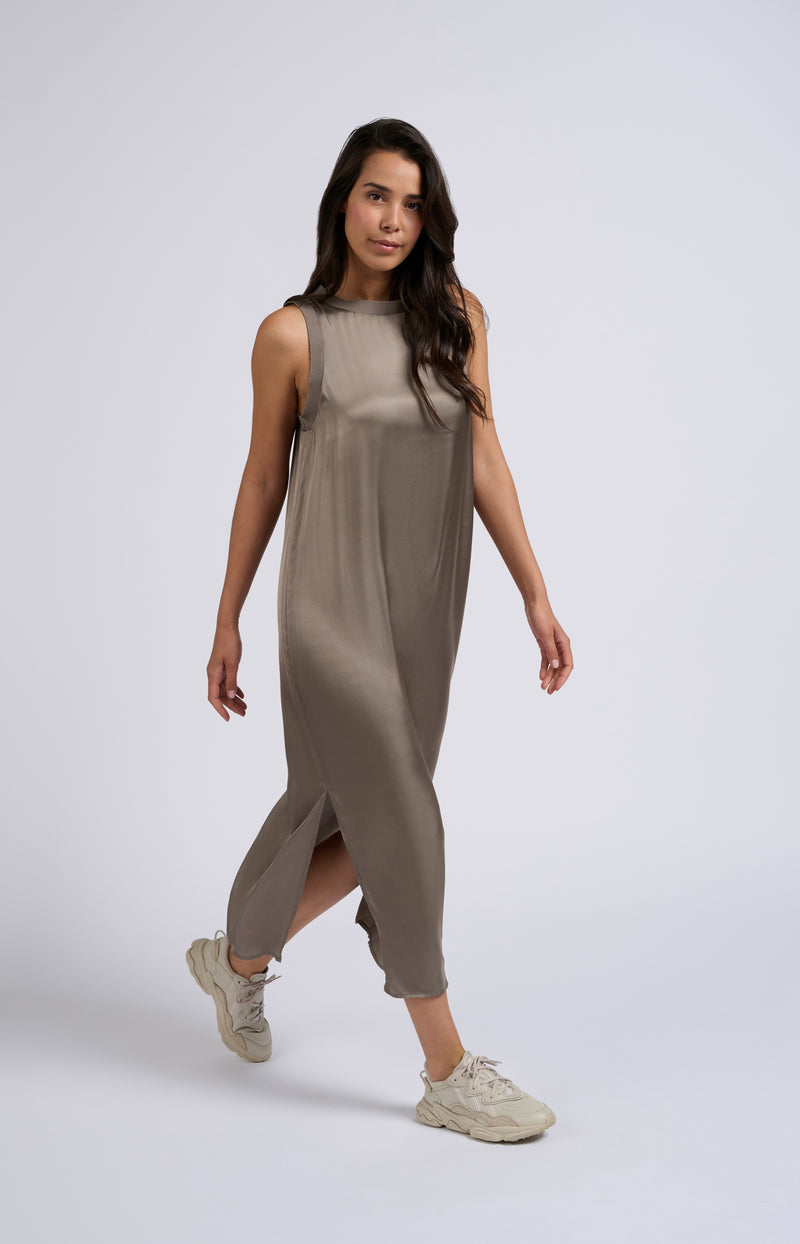 Satin sleeveless dress with ribbed detail - Type: lookbook