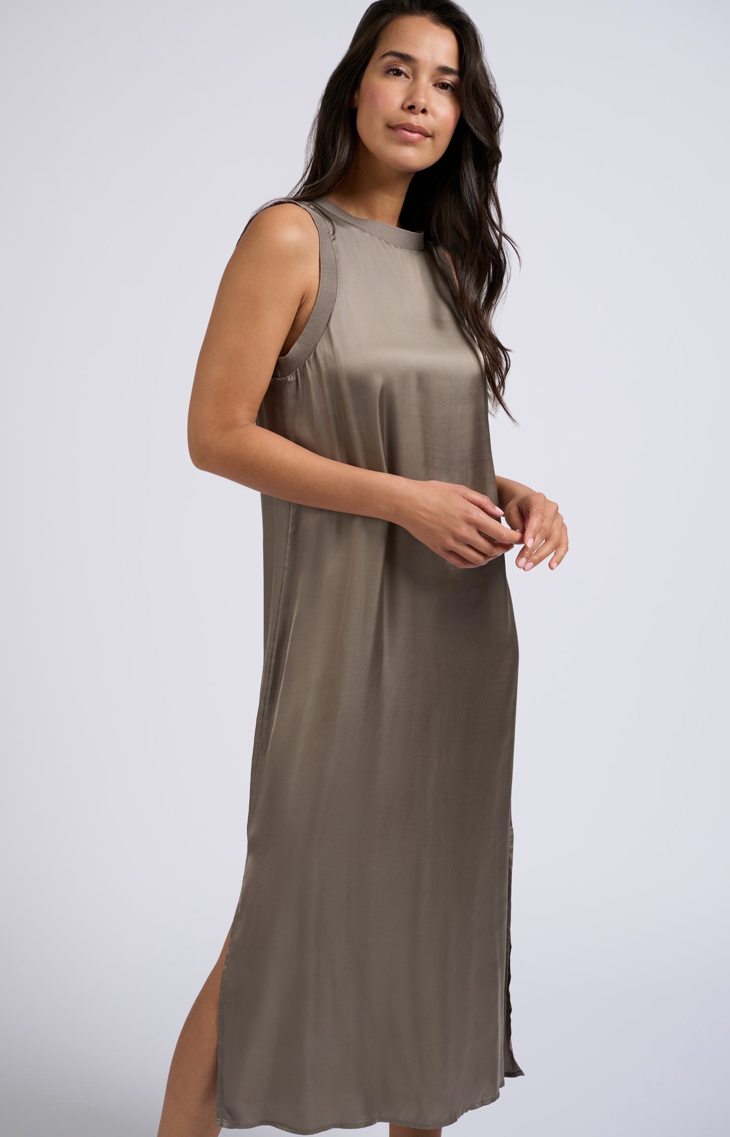 Satin sleeveless dress with ribbed detail