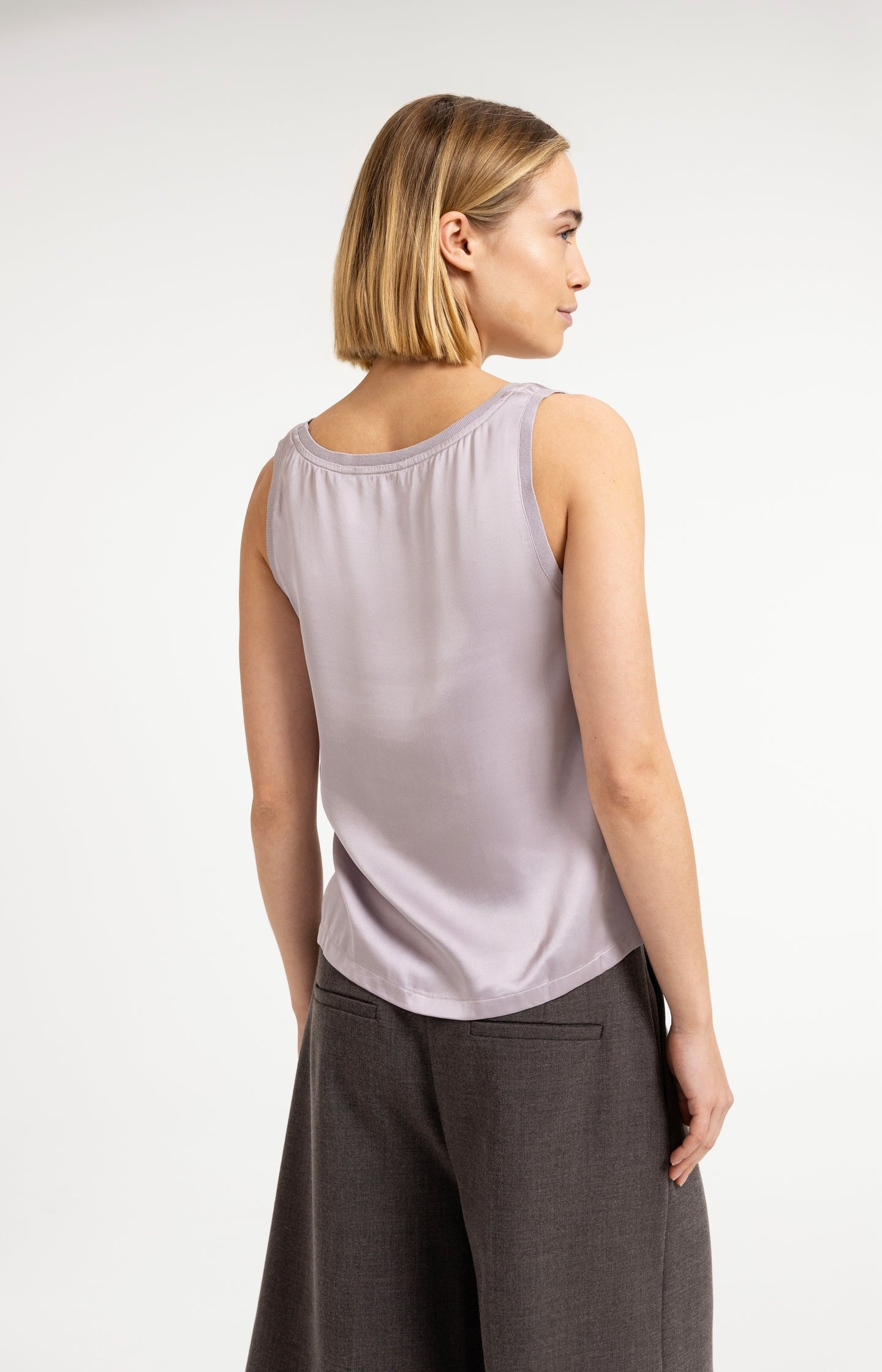 Satin top with ribbed neckline - Type: lookbook