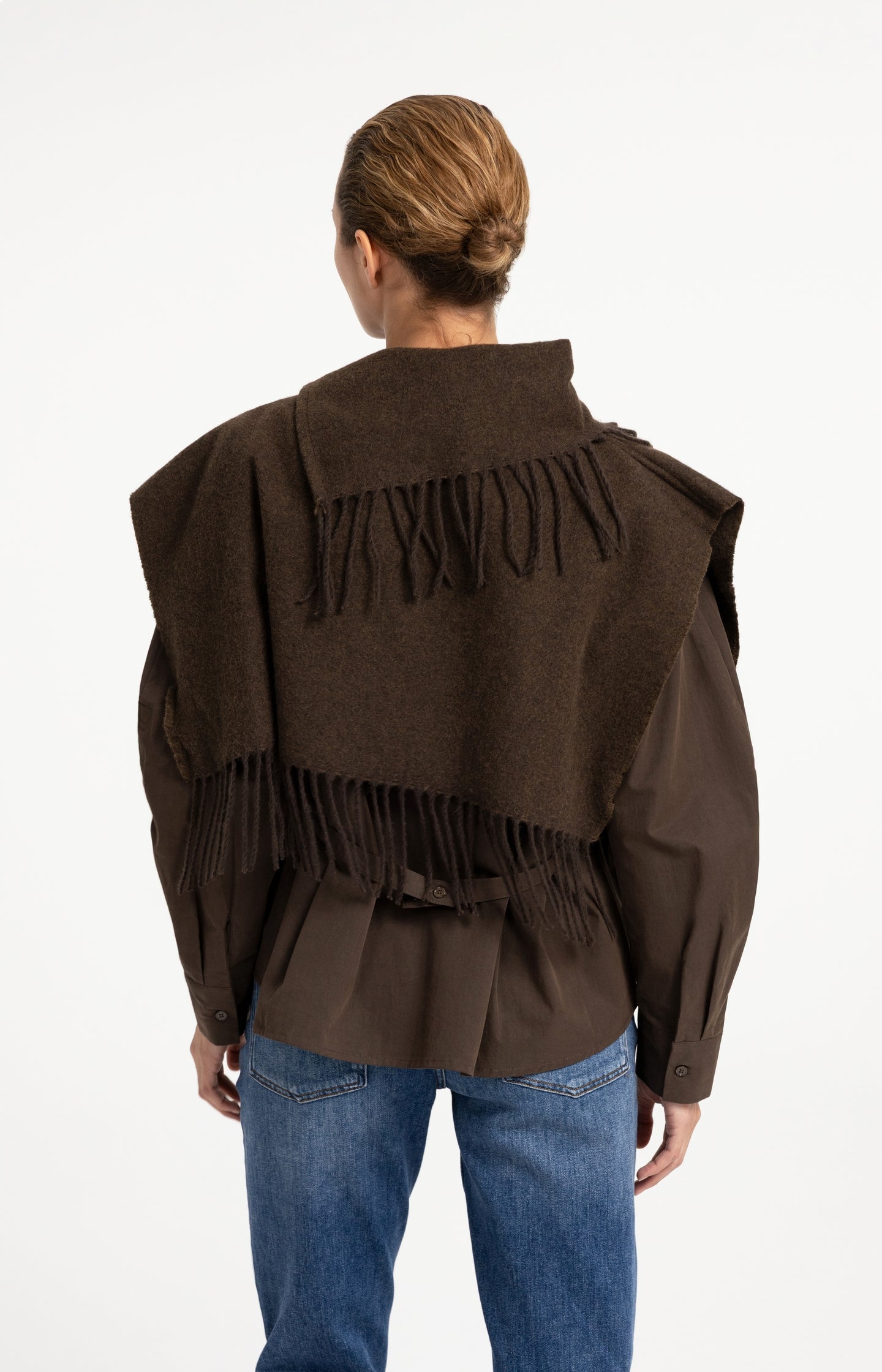 Scarf wrap with twisted fringes