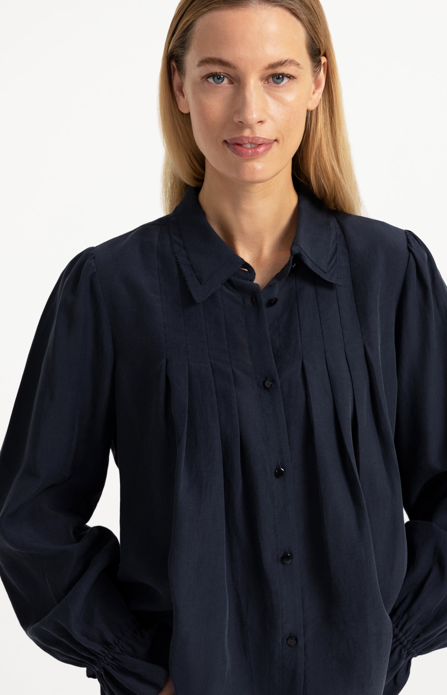Sheer blouse with pleated details - Type: lookbook