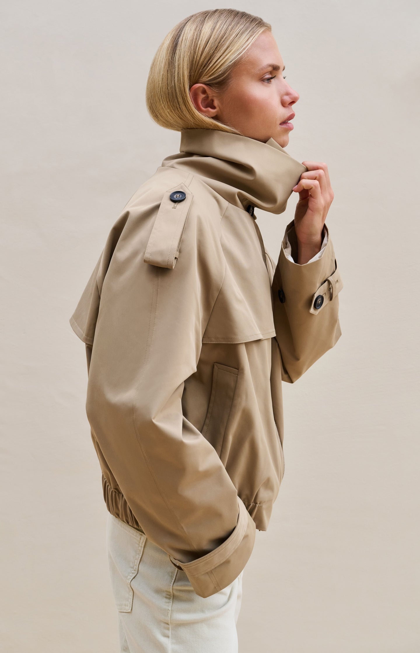 Short bomber jacket with trench details
