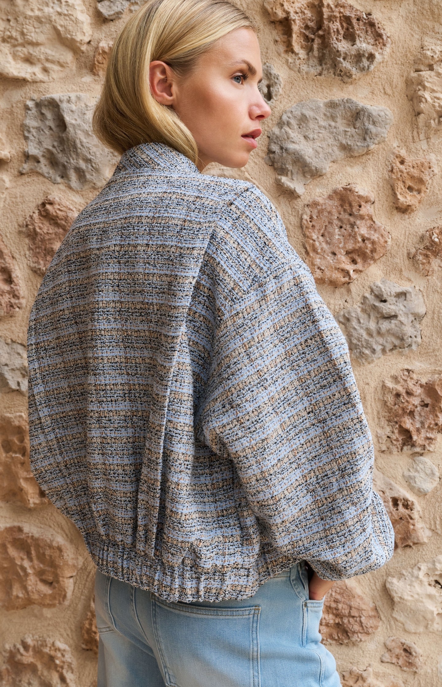 Short bouclé jacket with elasticated cuffs and hem