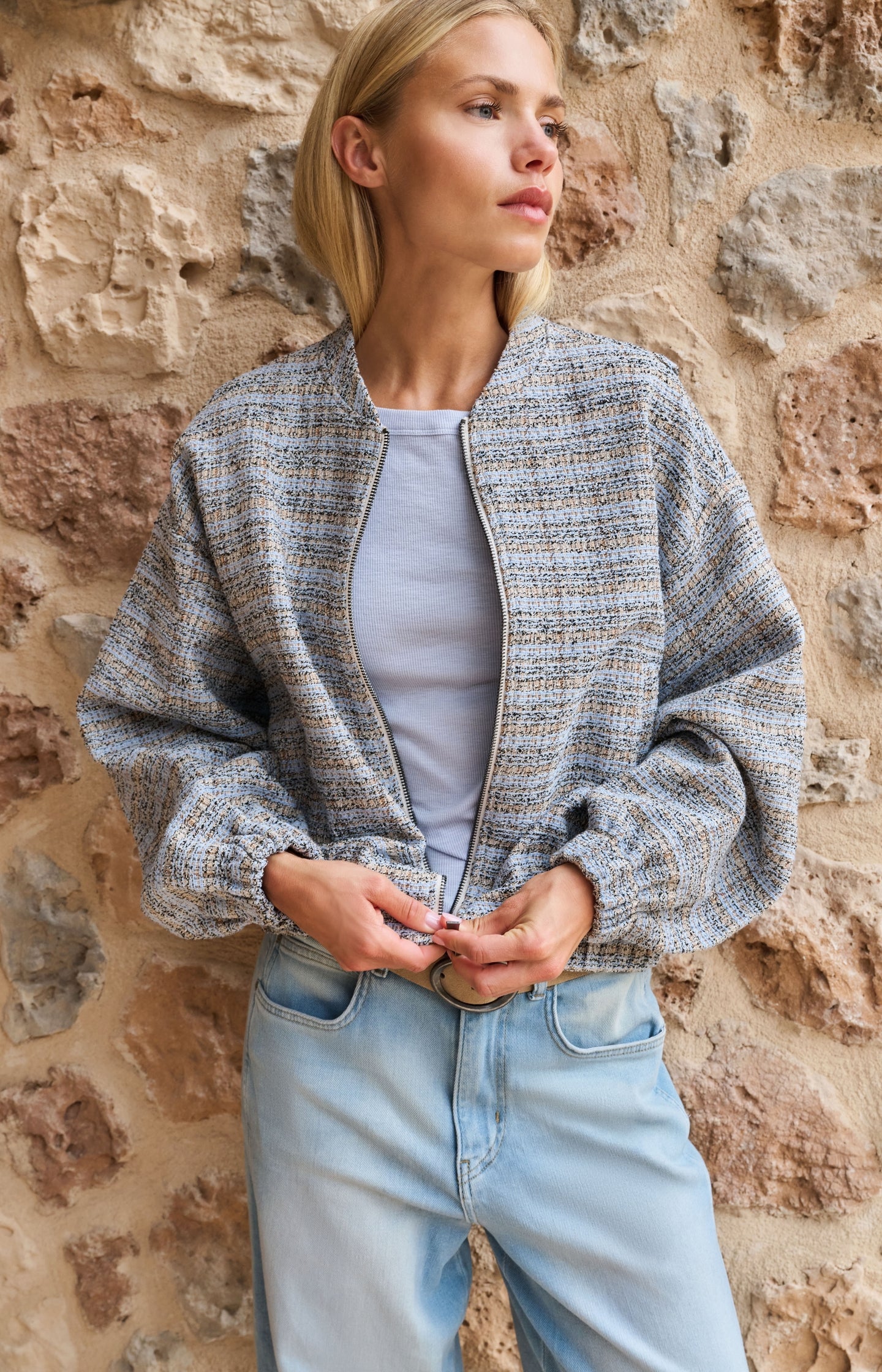 Short bouclé jacket with elasticated cuffs and hem