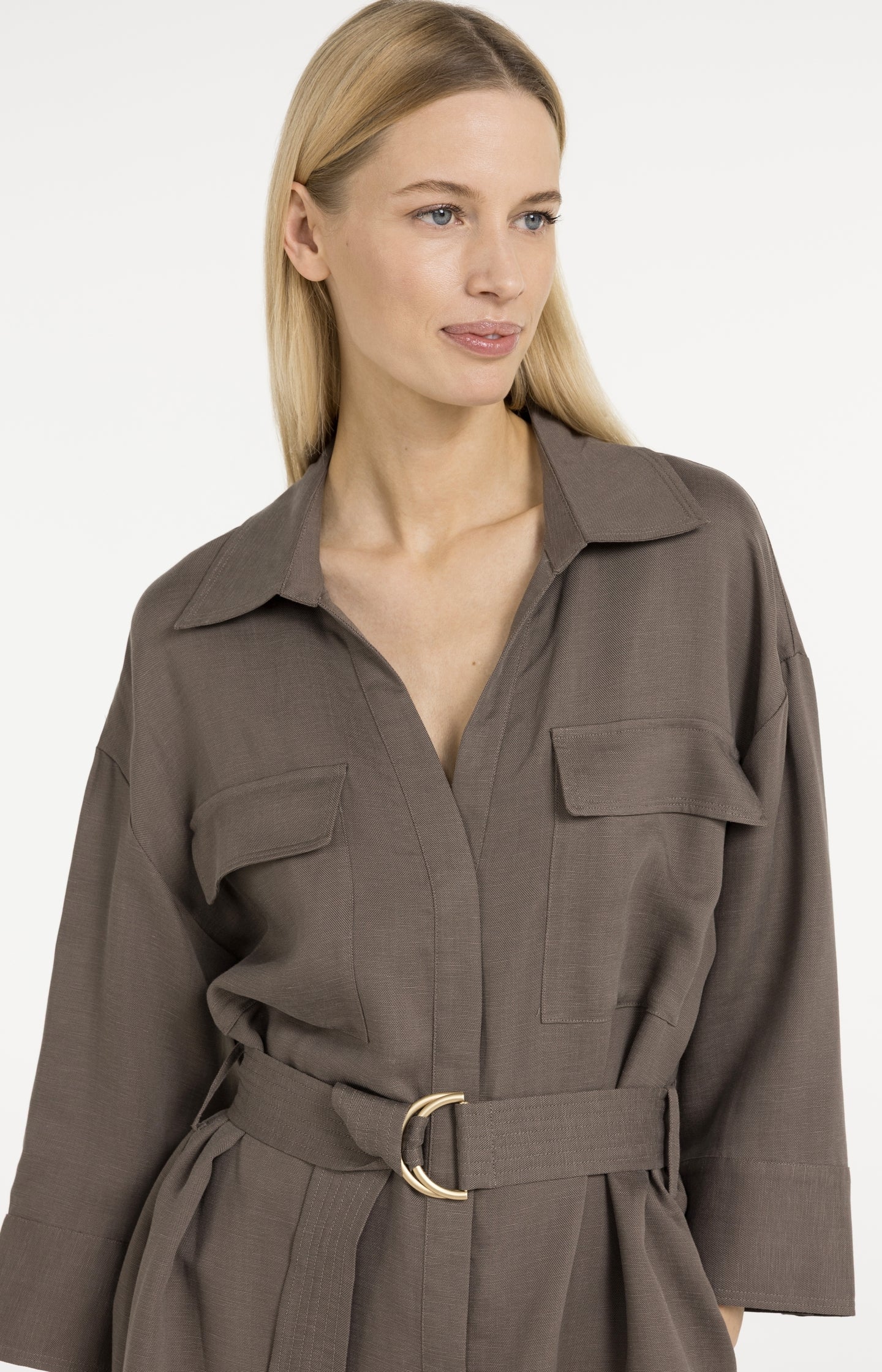 Short linen dress with belt and chest pockets