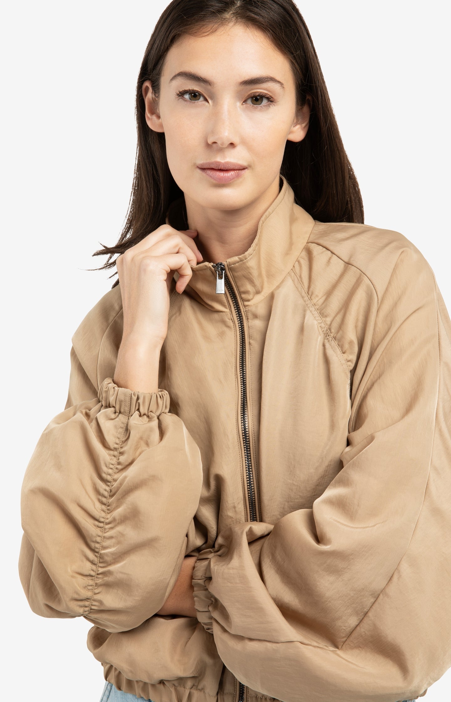 Short oversized jacket with pleated details