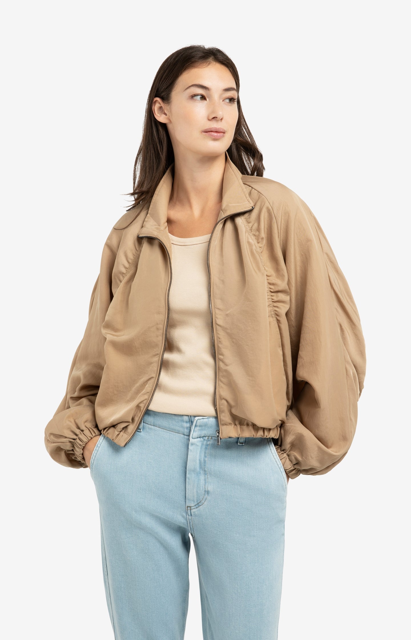 Short oversized jacket with pleated details
