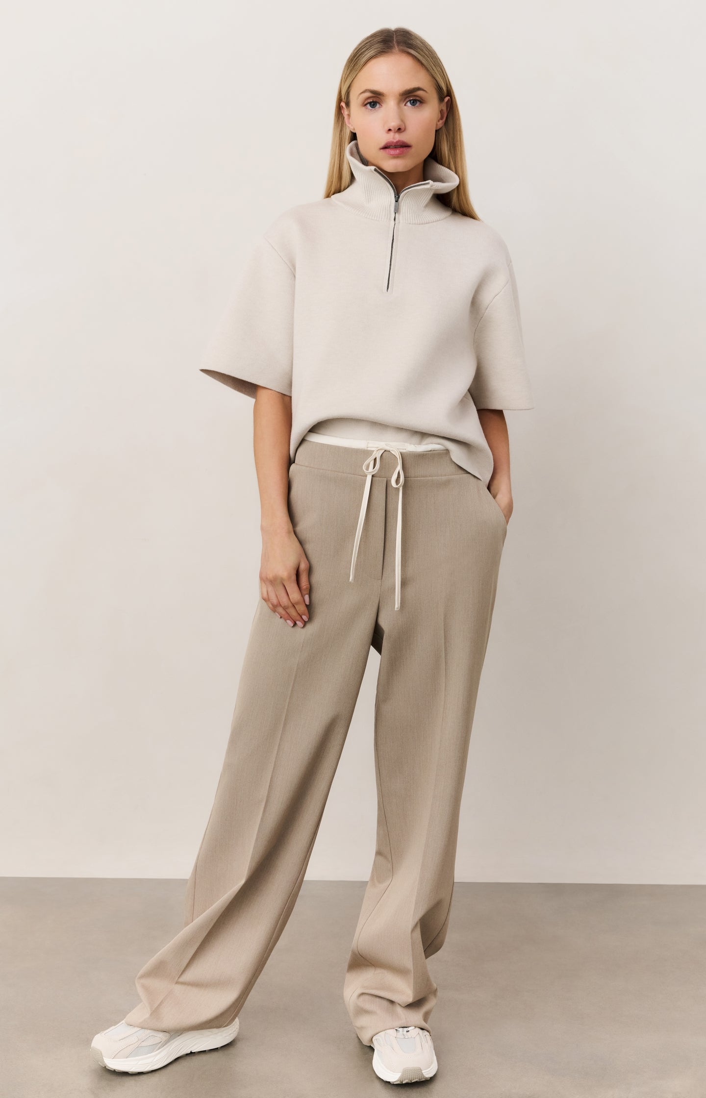 Short sleeve sweater with collar and half zip - Type: lookbook