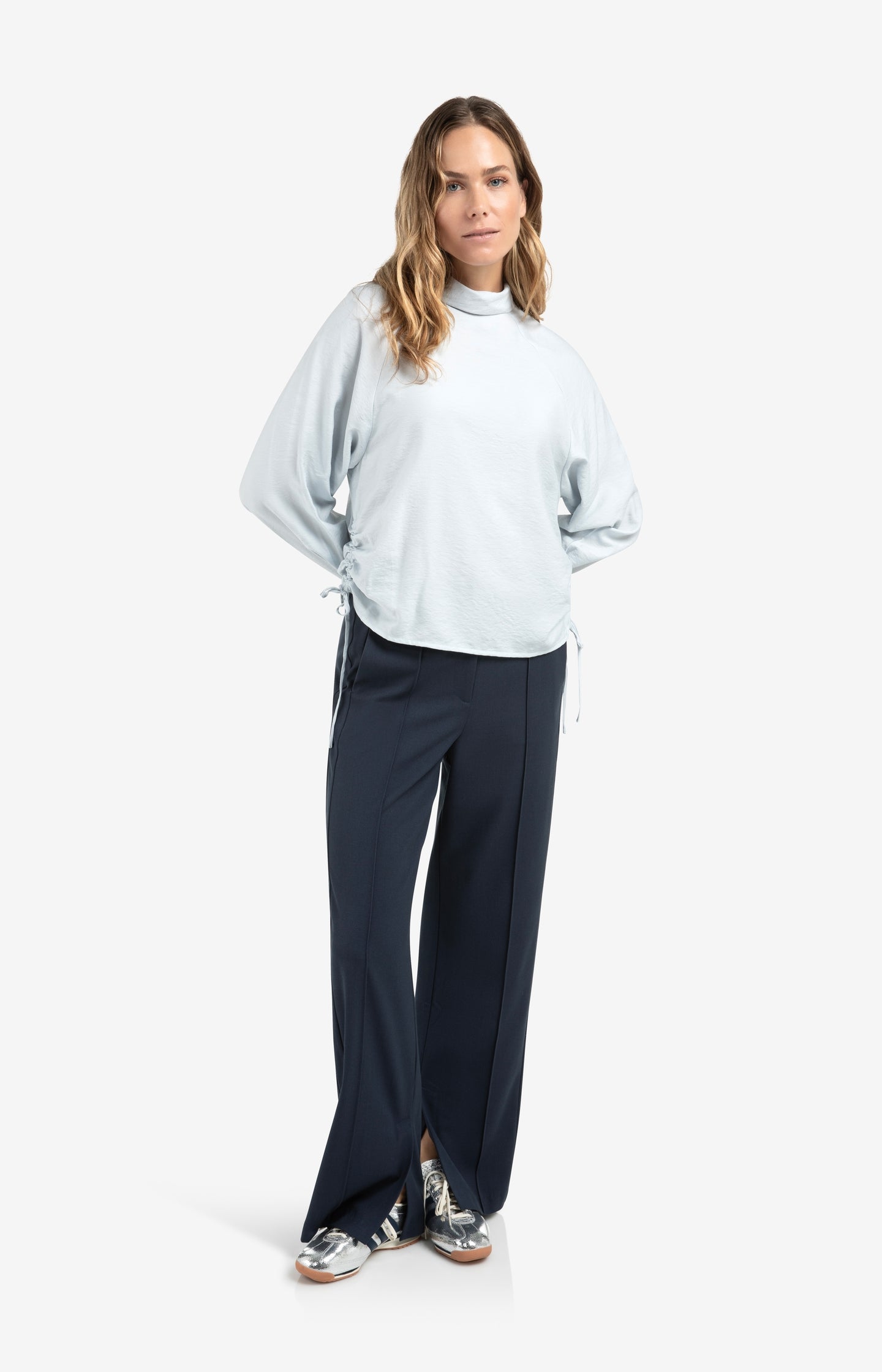 Short sleeve sweater with collar and half zip