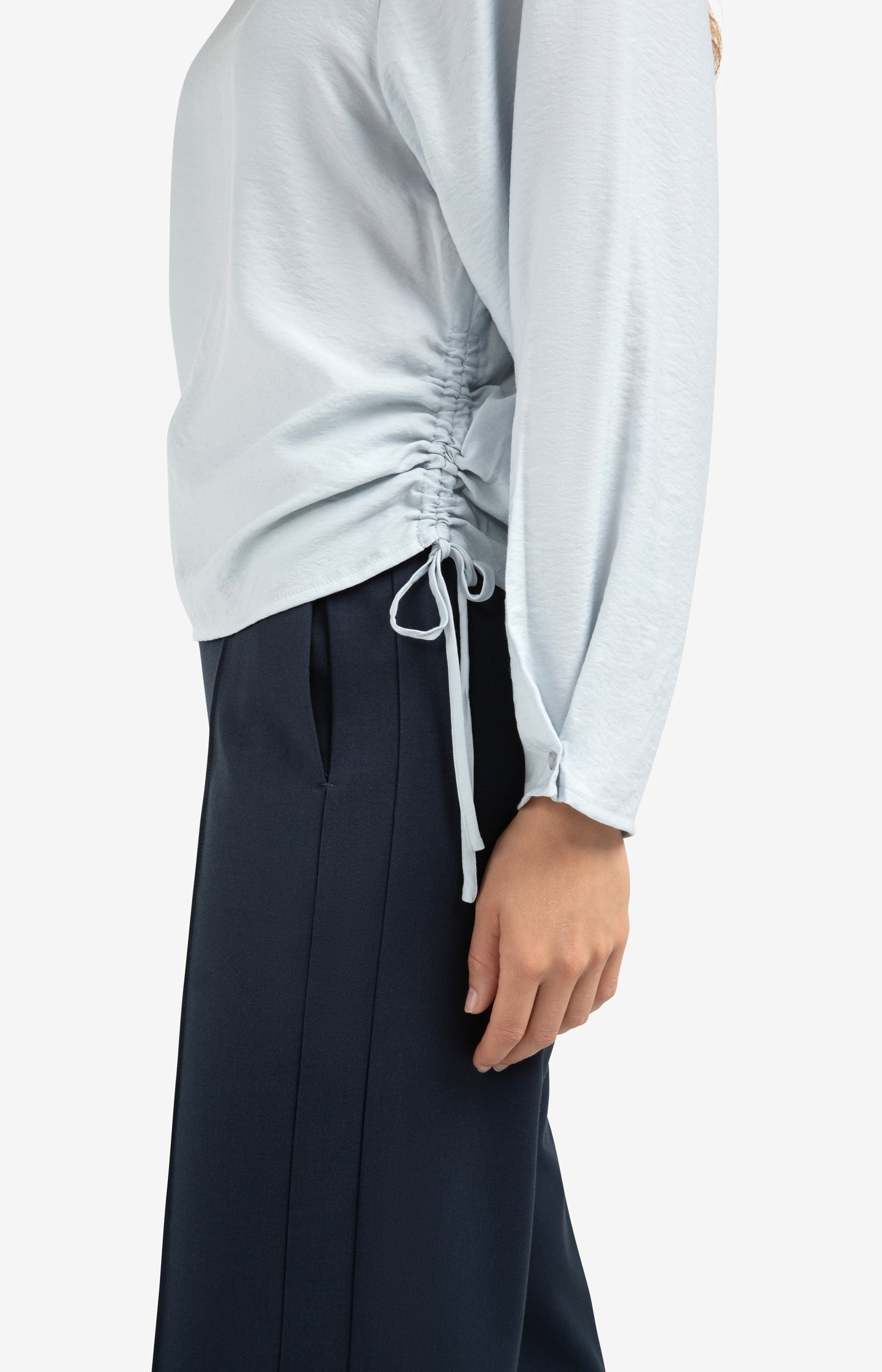 Short sleeve sweater with collar and half zip