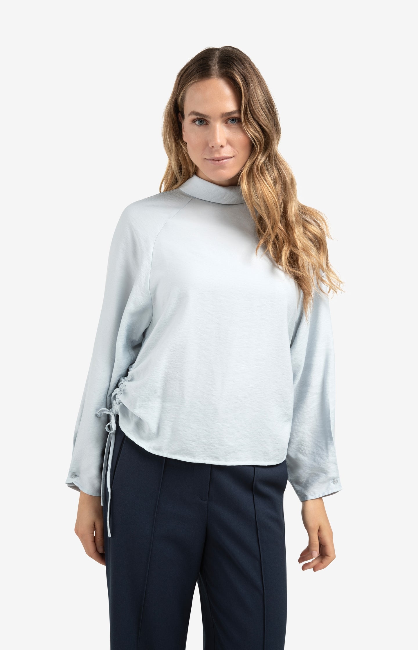 Short sleeve sweater with collar and half zip