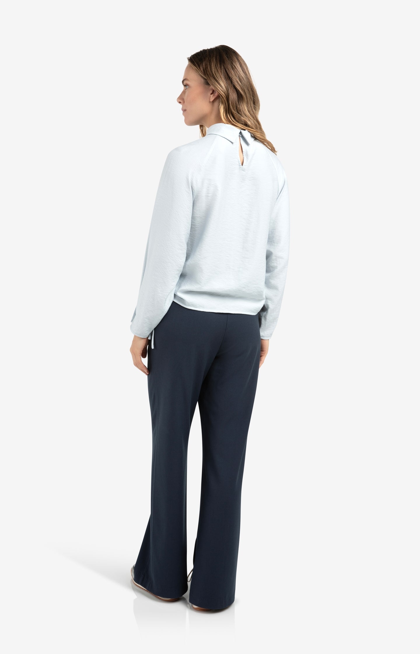Short sleeve sweater with collar and half zip