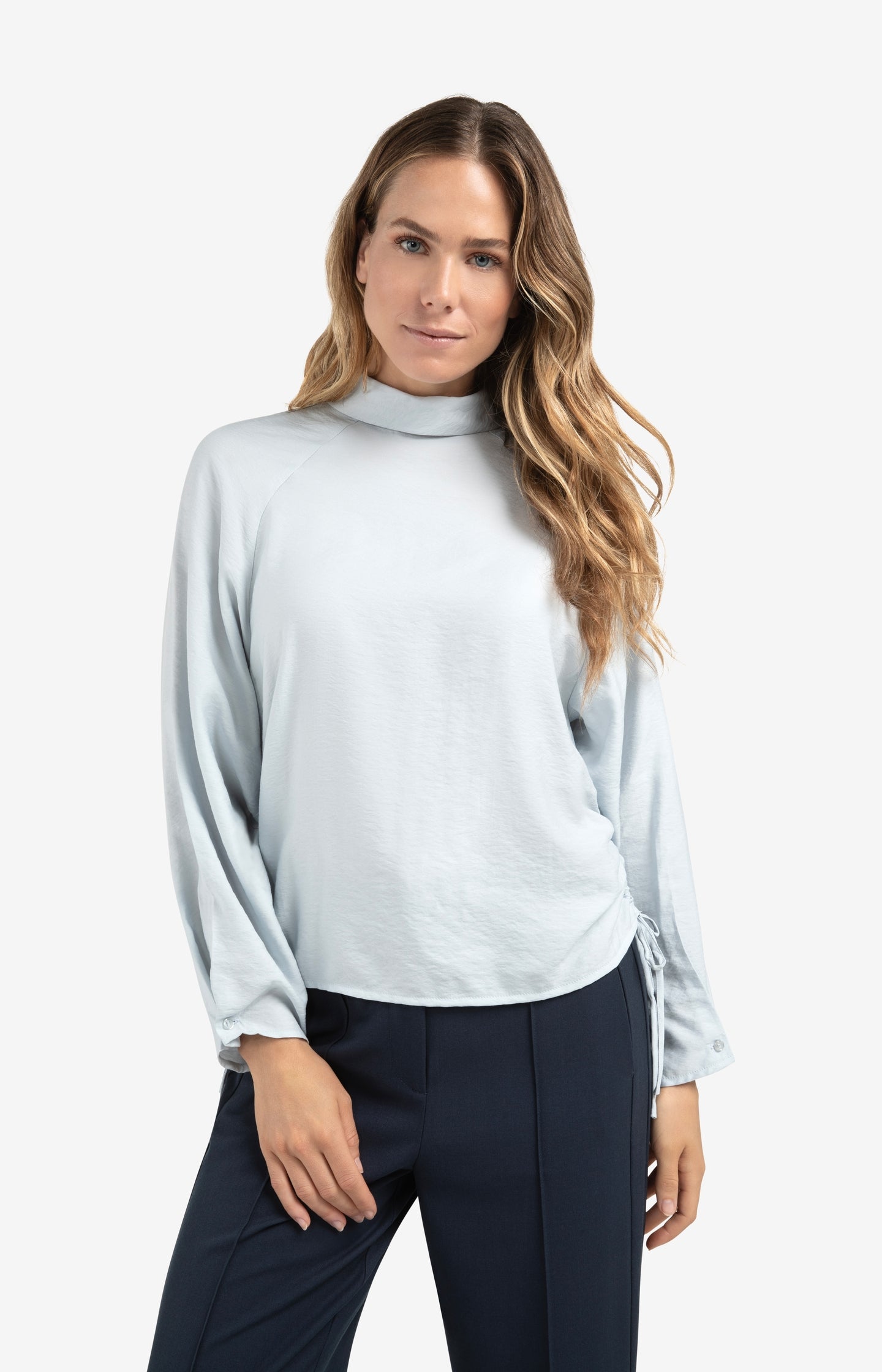 Short sleeve sweater with collar and half zip