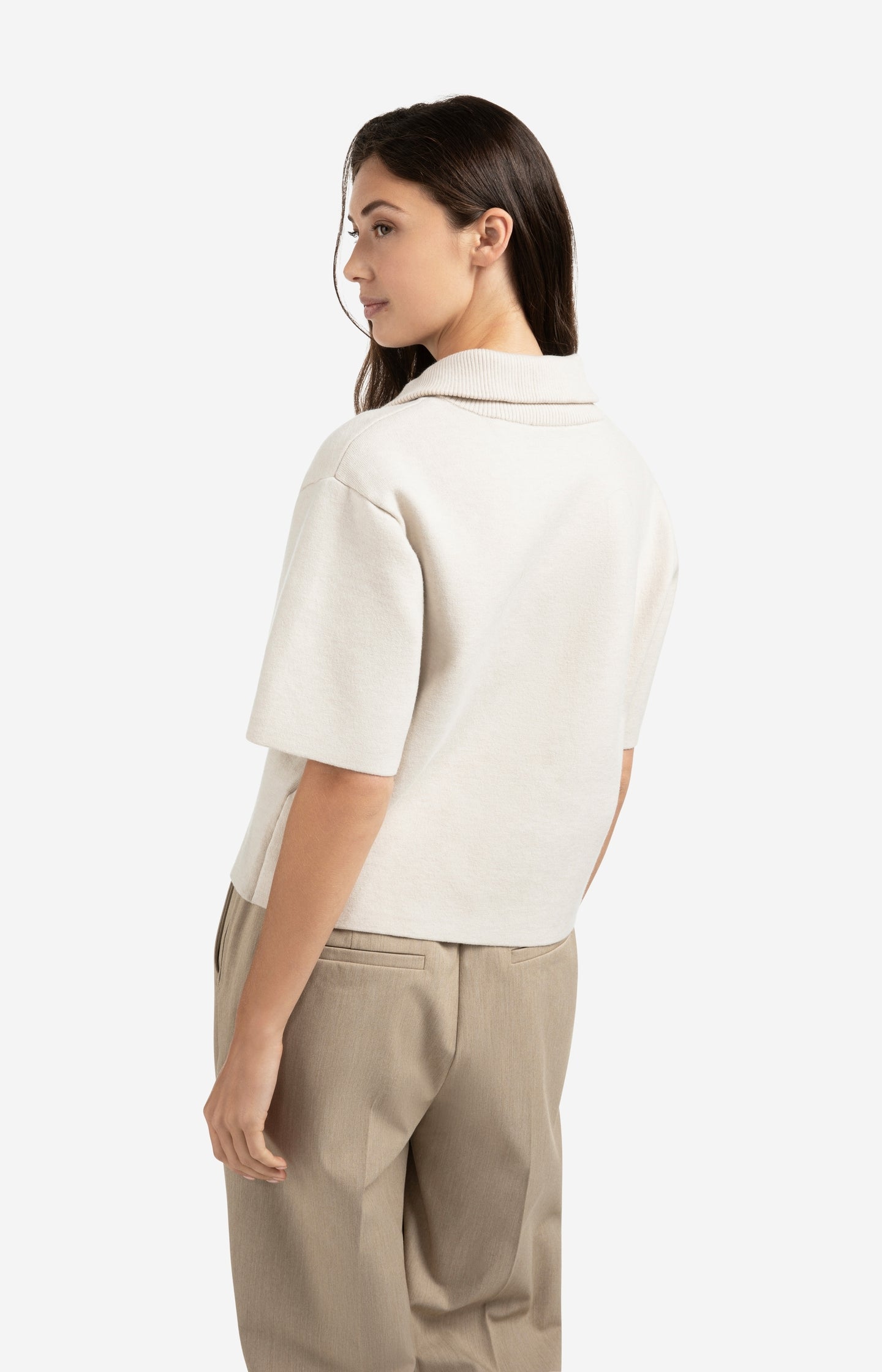 Short sleeve sweater with collar and half zip